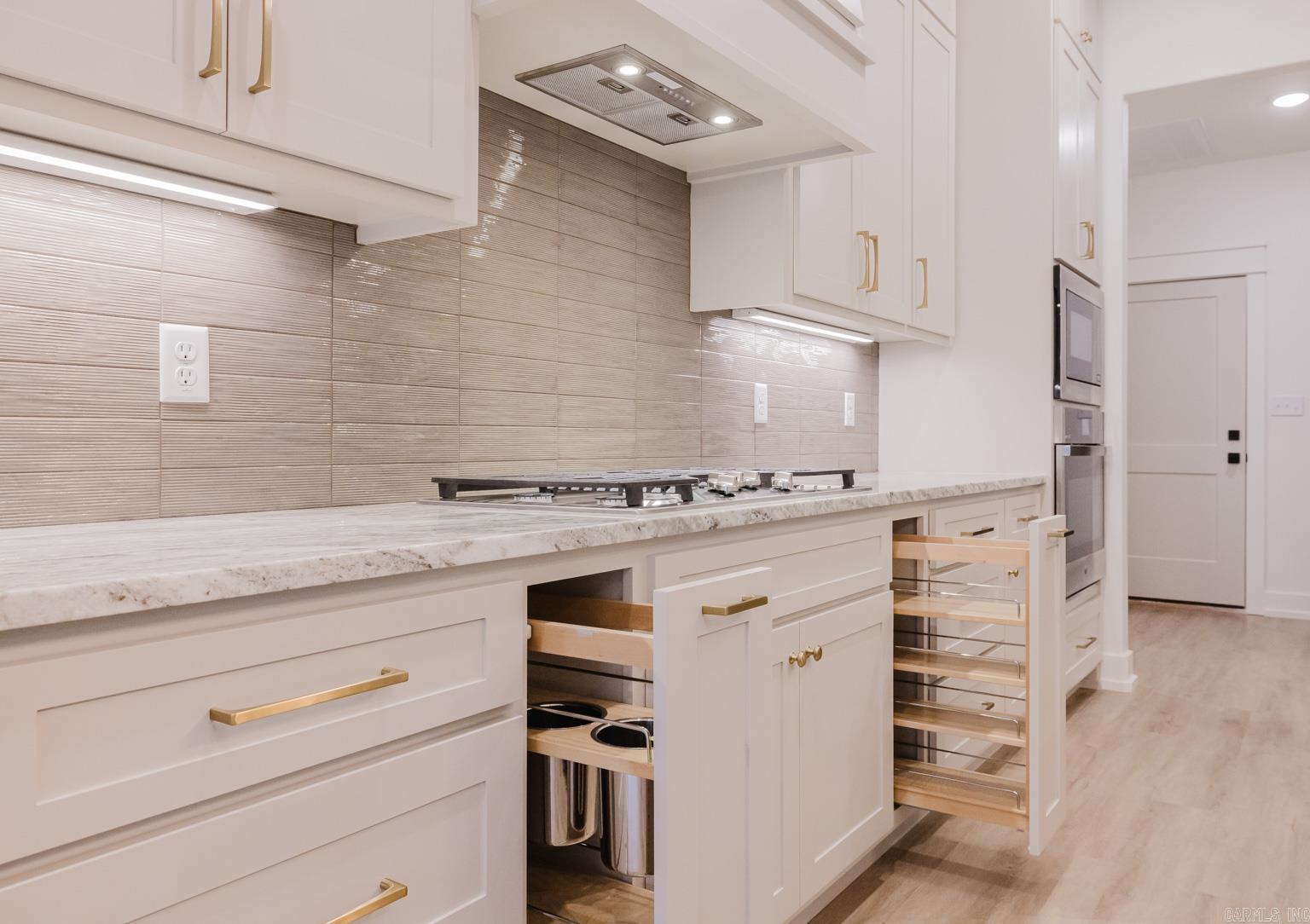 CREEKSIDE - Residential