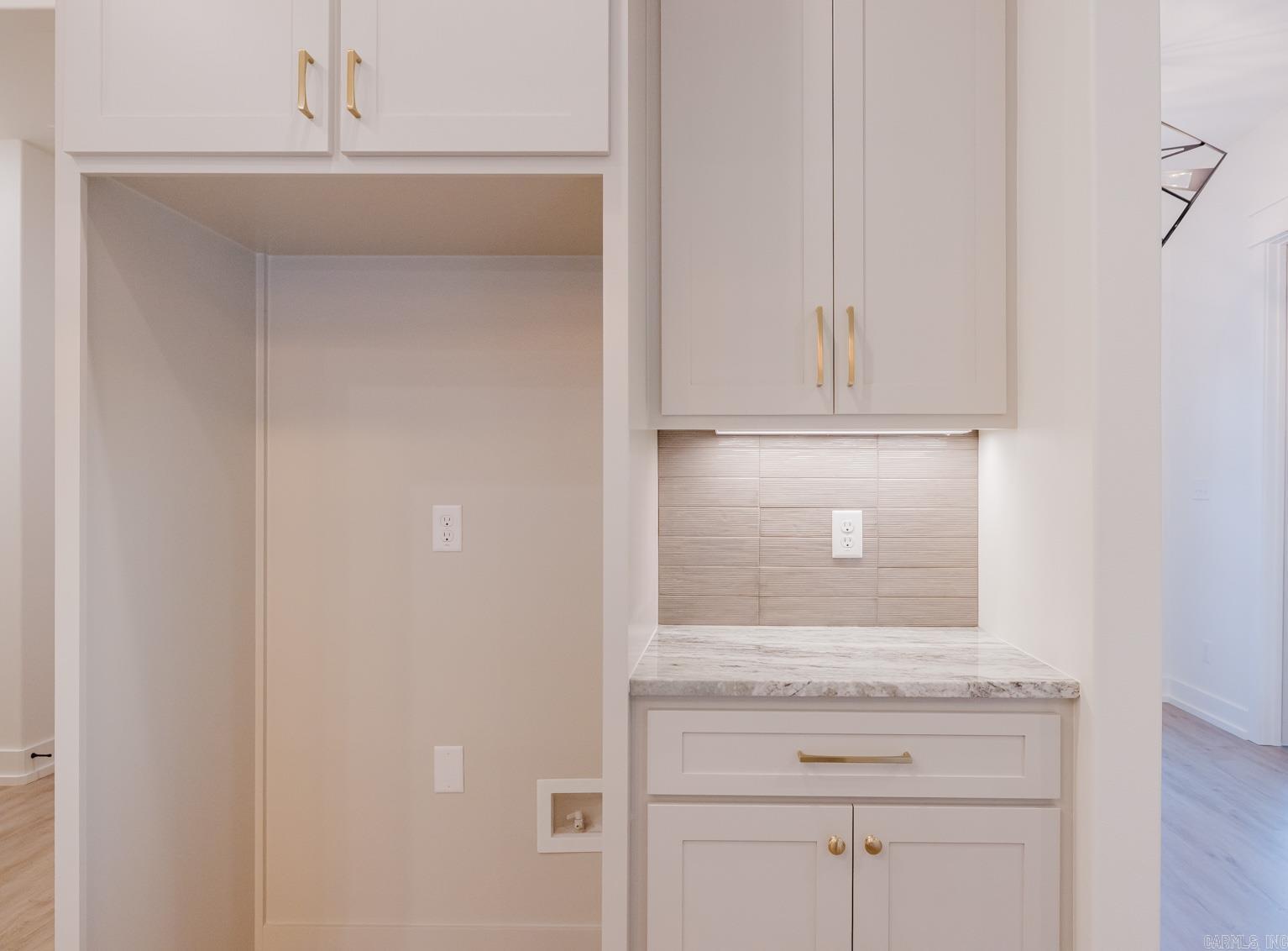 CREEKSIDE - Residential