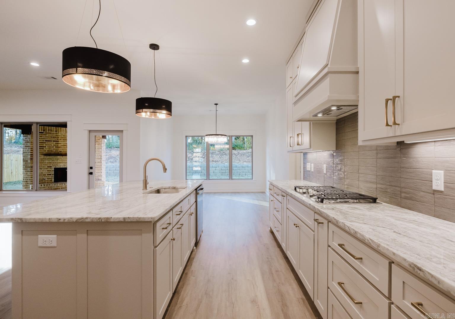 CREEKSIDE - Residential