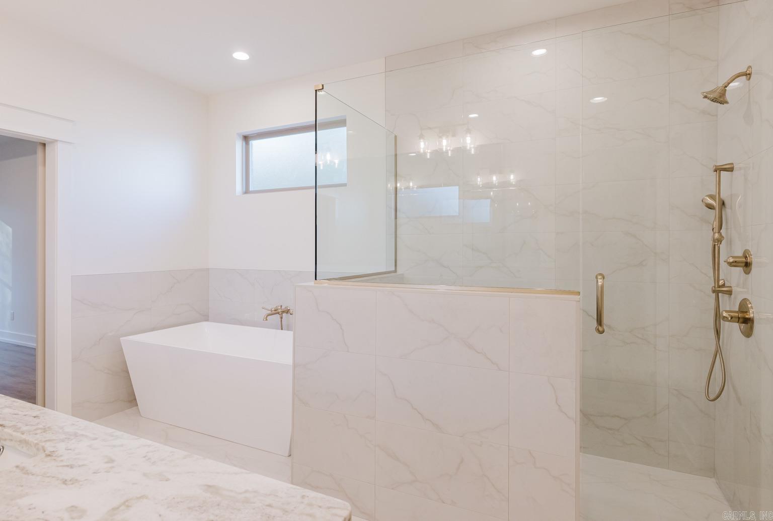 CREEKSIDE - Residential