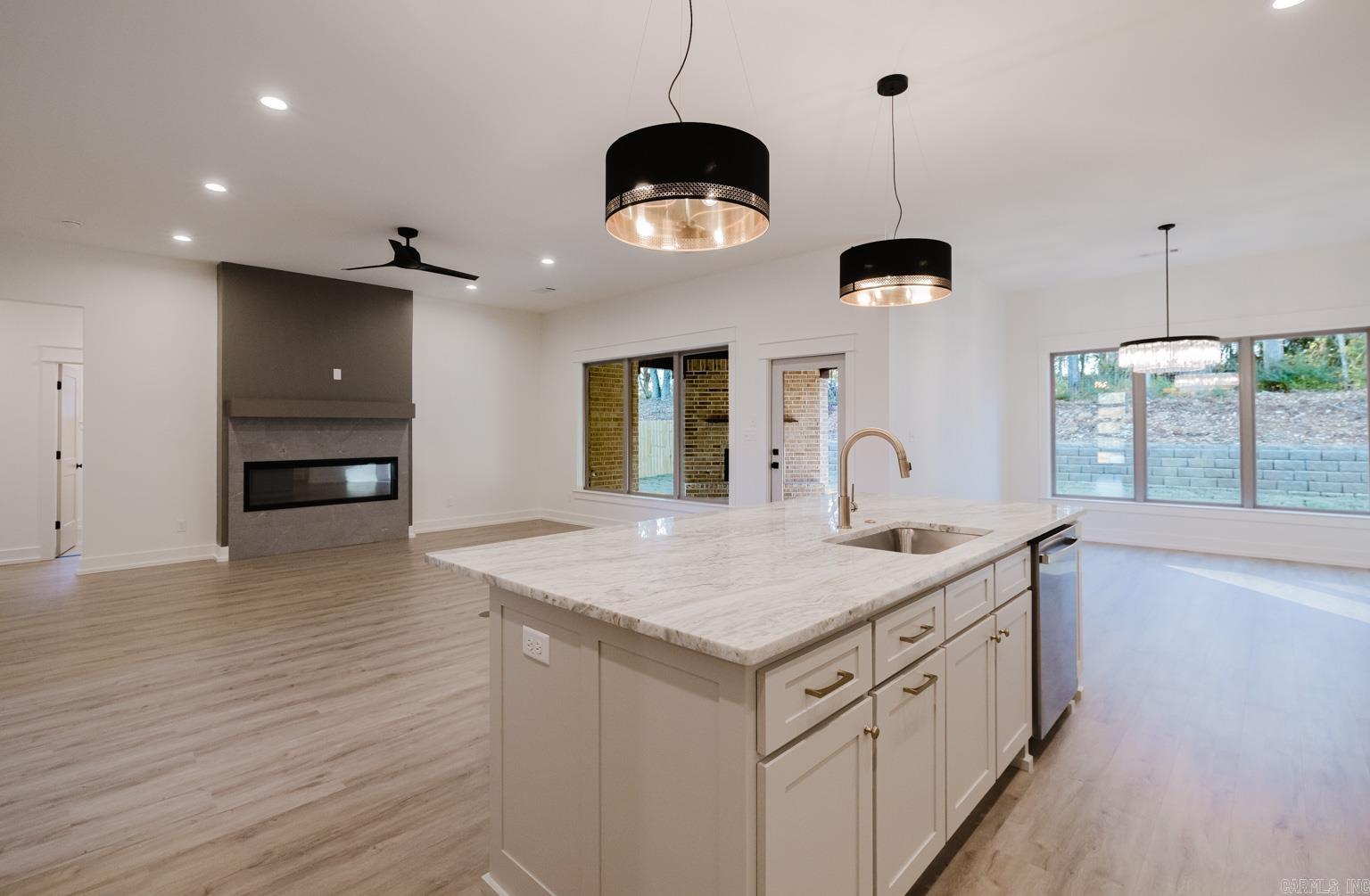 CREEKSIDE - Residential