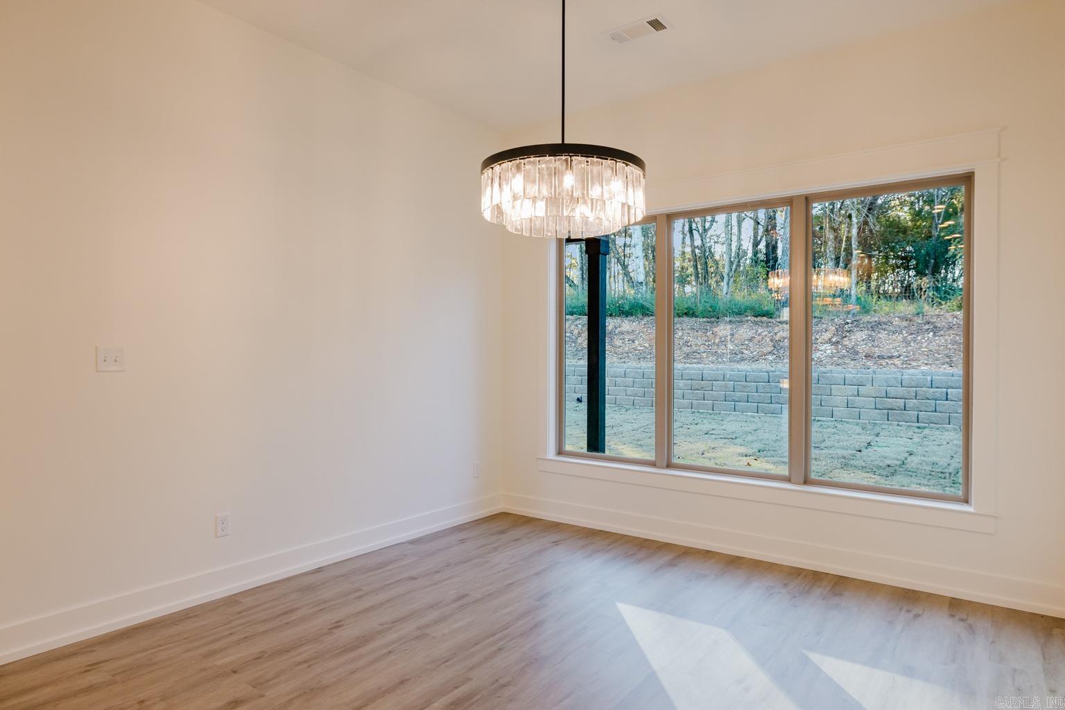 CREEKSIDE - Residential