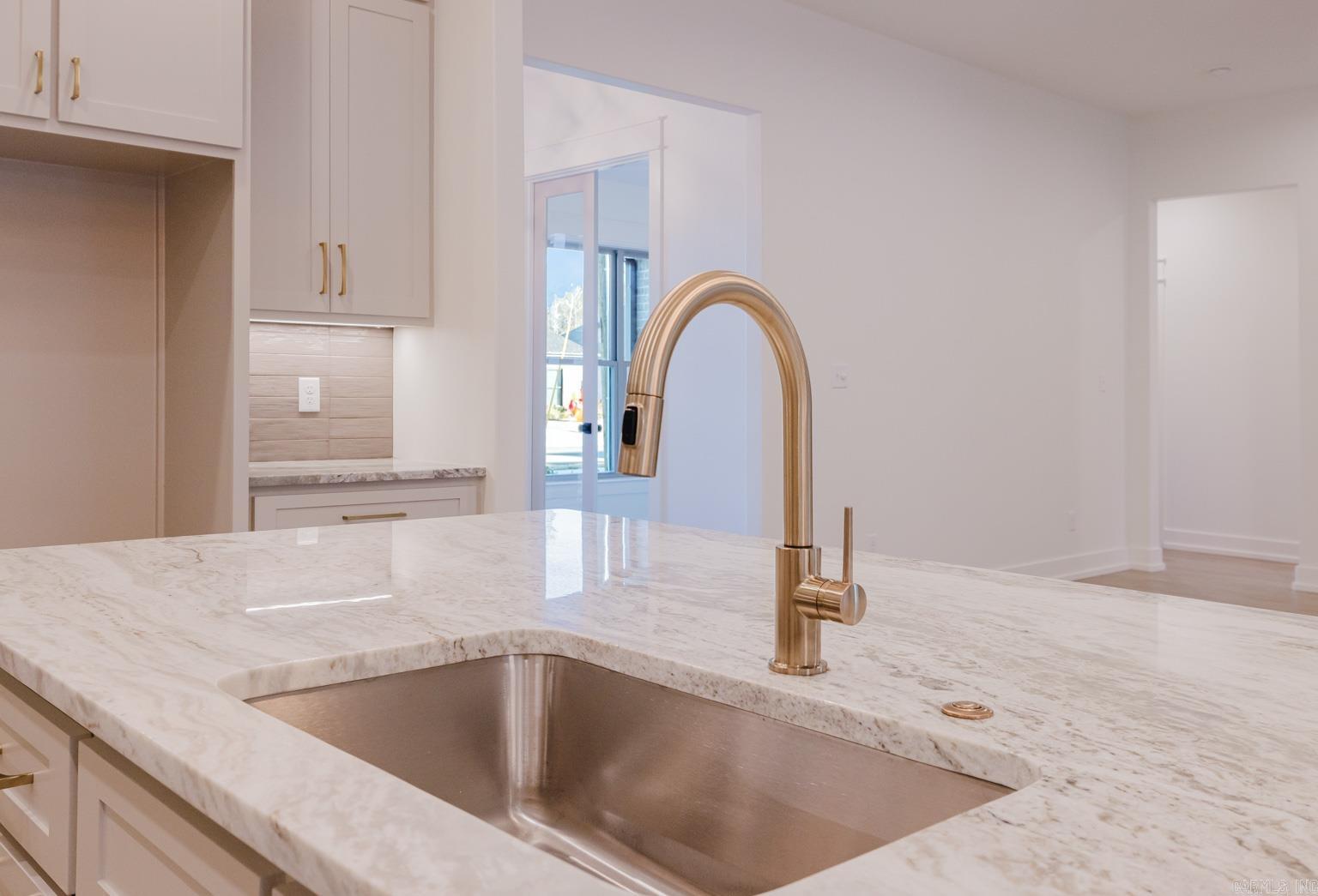 CREEKSIDE - Residential