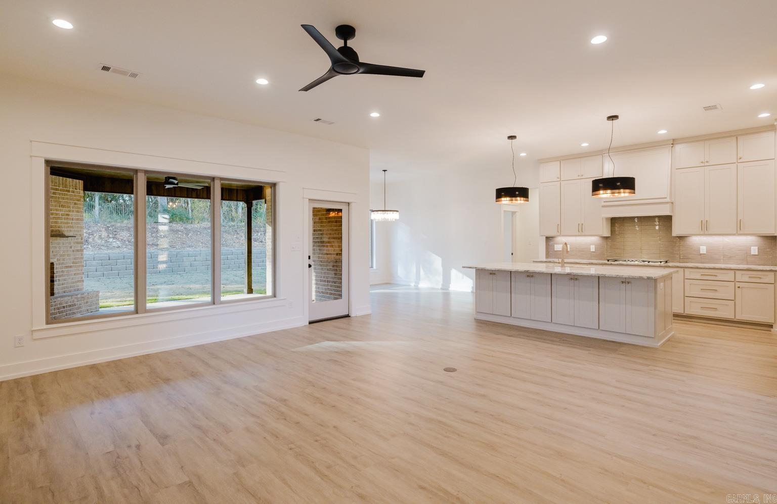 CREEKSIDE - Residential