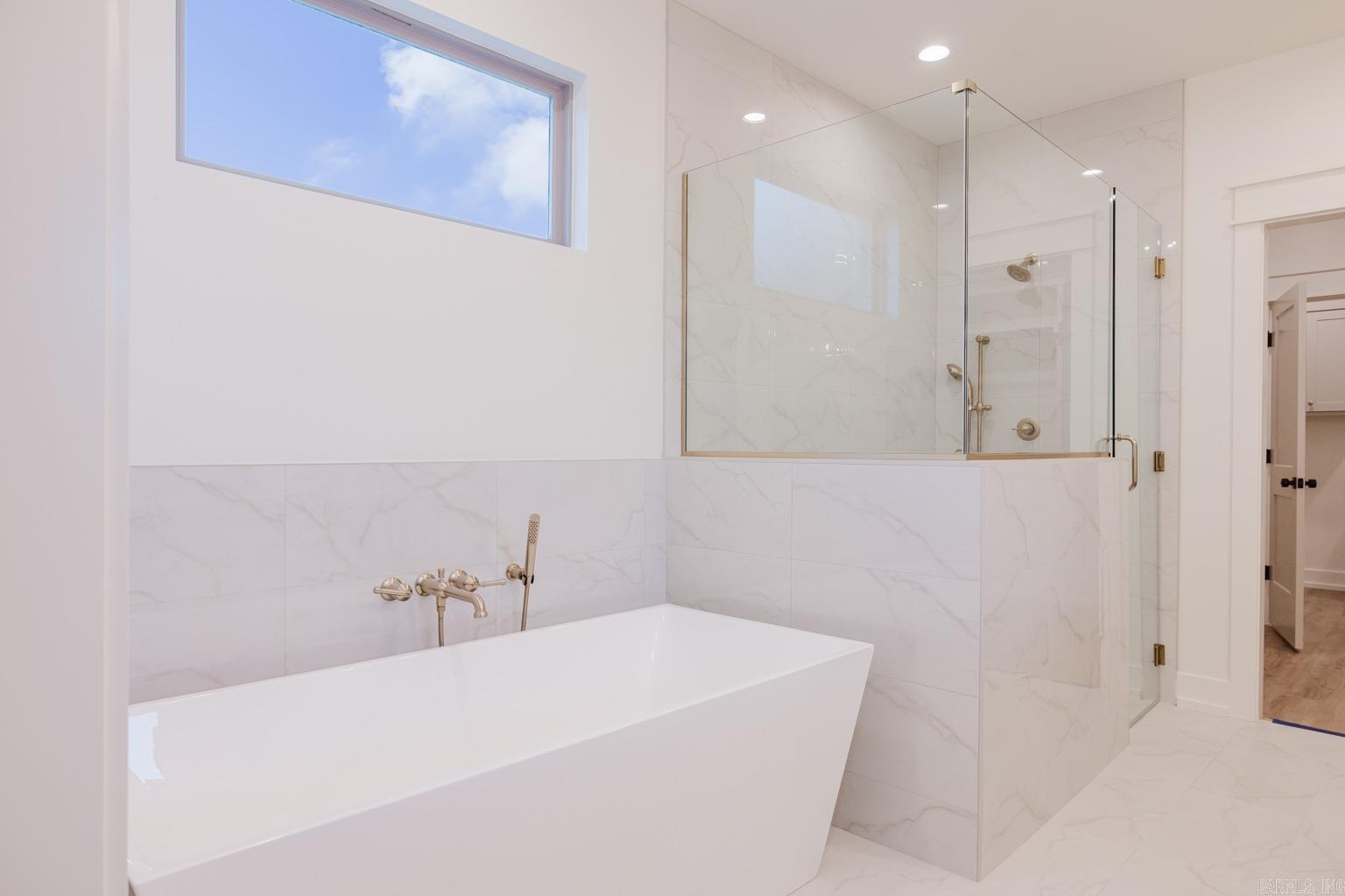 CREEKSIDE - Residential