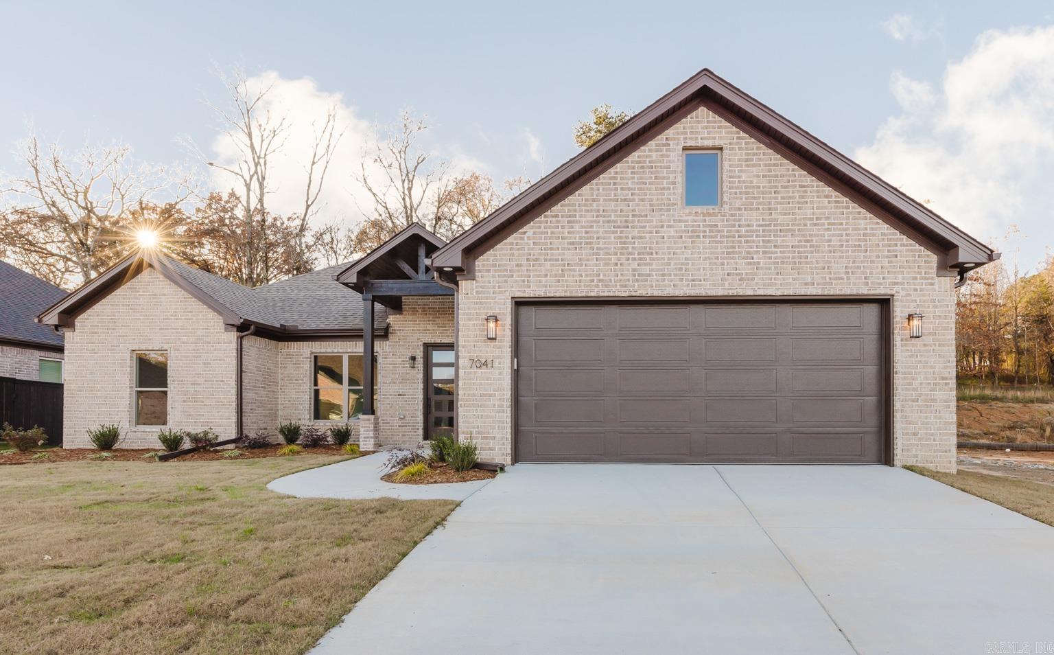 CREEKSIDE - Residential