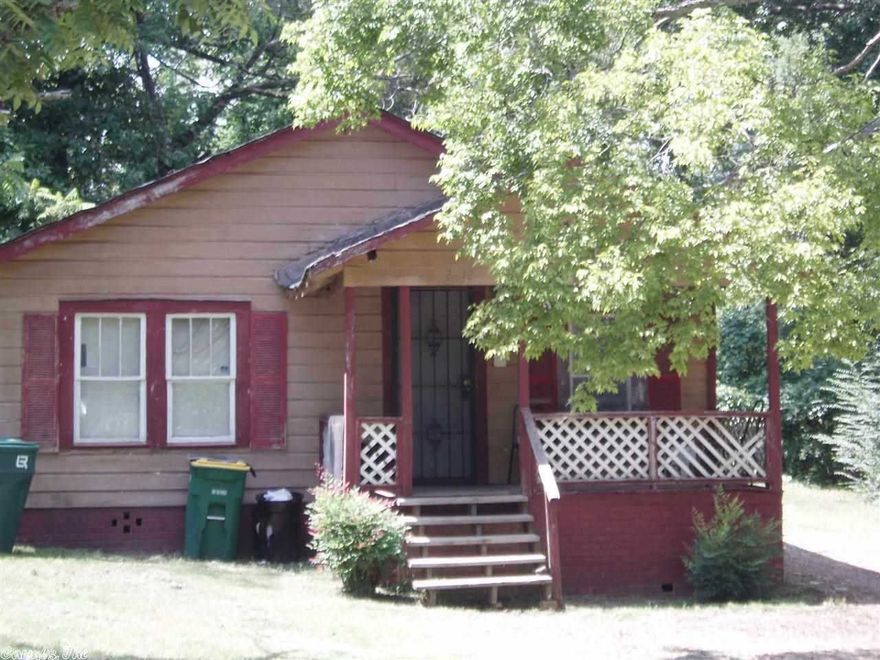 REDUCED PRICE!!!Investors take a look!!  Agents must call appointment center at 501-312-8200 Property to be sold "As-Is".  Agents, please see agent remarks for more information.