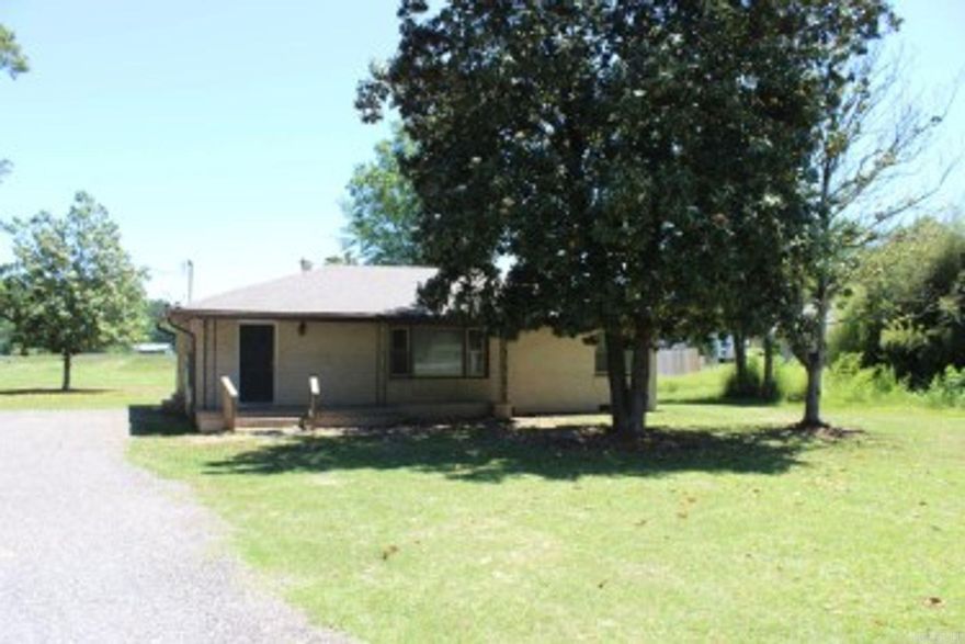 This is a perfect house for a first time home buyer!  3 Bed 2 bath and move in ready.   Roof and HVAC unit both replaced within the last two years.  Nice yard and close to schools.