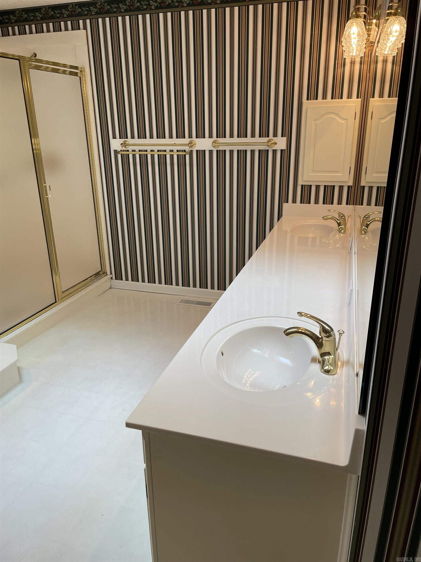Salas - Residential