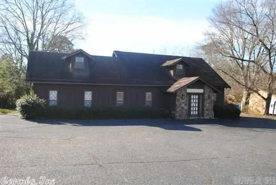 READY AND WAITING TO OPEN.  GREAT OFFICE LOCATION WITH RECEPTION AREA, PRIVATE OFFICES, CONFERENCE ROOM, BREAK ROOM, AND LARGE DETACHED GARAGE/ STORAGE FACILITY.