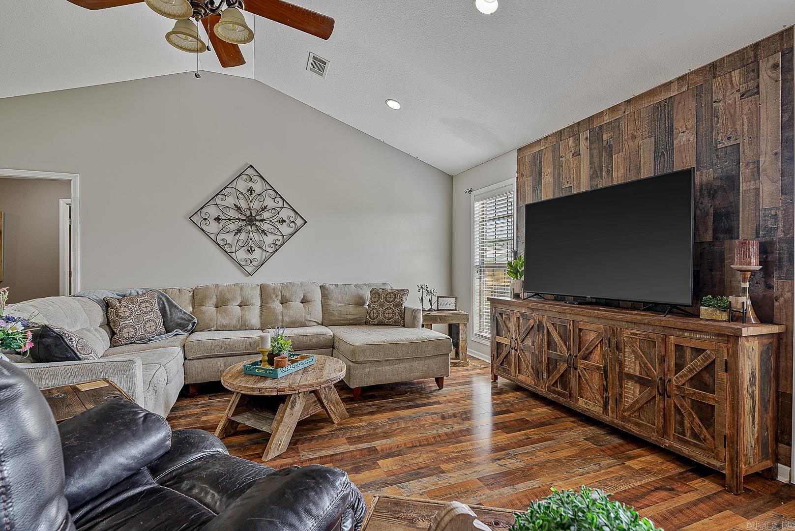 CARRIAGE HILL - Residential