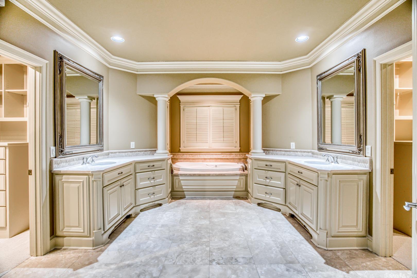 CHENAL DOWNS - Residential