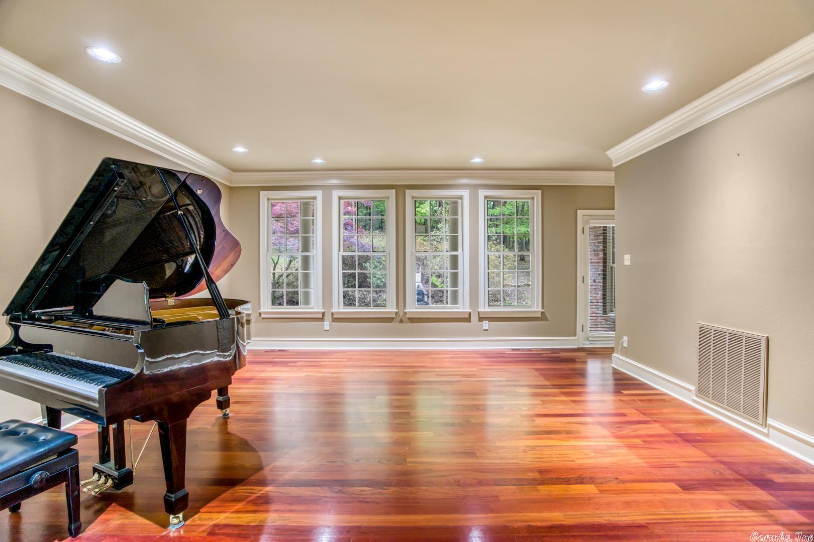 CHENAL DOWNS - Residential