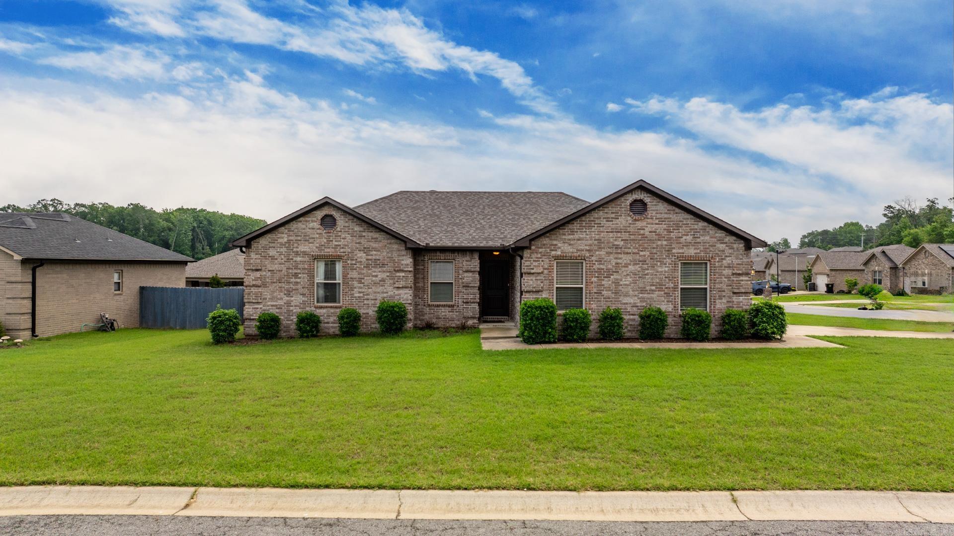 Welcome to this beautiful all-brick home on a corner lot. Open concept floorplan. Large living room with vaulted ceiling, perfect for families and entertaining guests. The kitchen features stainless steel appliances, granite countertops, under-cabinet lighting, a spacious island, and pantry. Throughout the home, you'll find elegant decorative medallions that add a touch of sophistication. The primary bedroom is very spacious with tray ceilings. En'Suite includes two sinks and a walk-in closet, providing ample space and storage. Call me today for a personal viewing. Agents please read remarks.