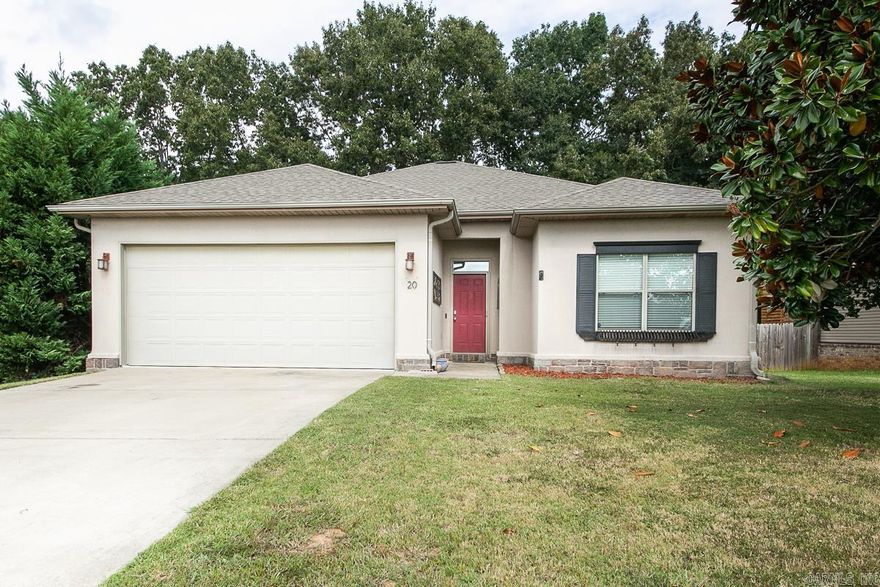 Beautiful 3 bedroom 2 bath home with an open floor plan, wood flooring, fireplace, stainless steel appliances, mini blinds, master bath has double sinks, jetted tub, separate shower, and 2 walk in closets. Complete with a spacious wood deck overlooking pond, brick patio, gutters and a privacy fence.  No smoking in home/garage.   Application/Background Check/Security Deposit required
