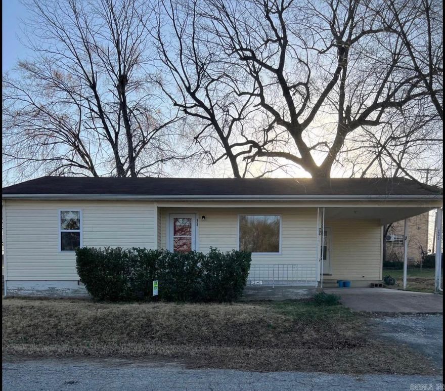 Cute 2 bedroom, 1 bath home with a carport and storage shed. Located in Flippin, AR near the Jr. High School.  Available for Rent April 1.  NO PETS.  Must be able to pass a background and credit reference check.  $800 per month with $800 deposit.