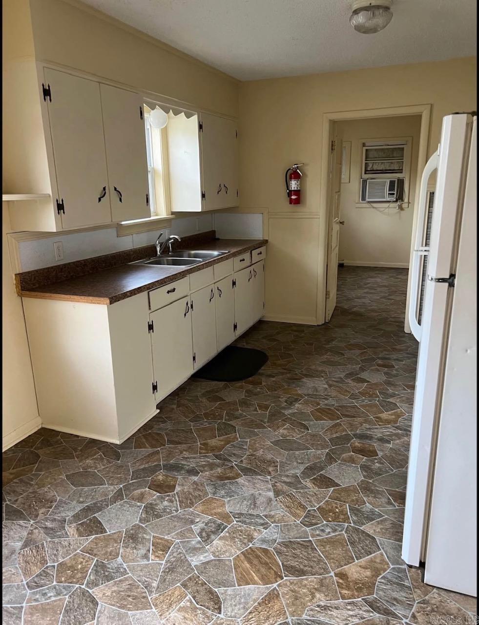 nil - Residential Lease