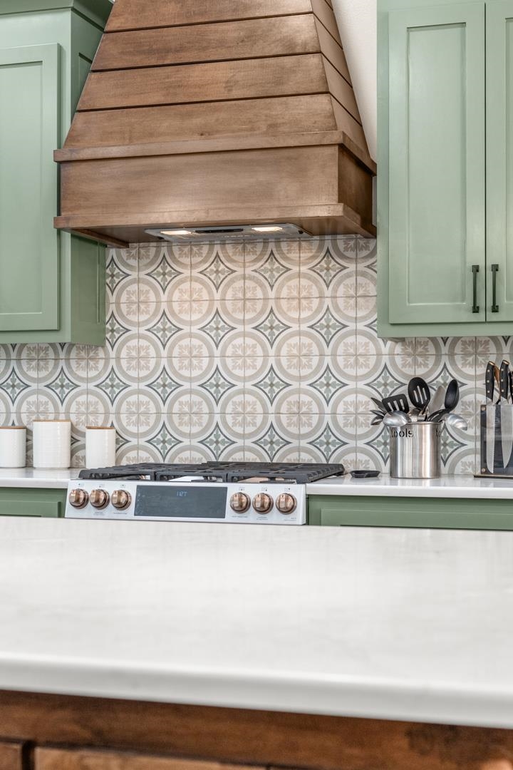 ENCHANTED PENINSULA - Residential