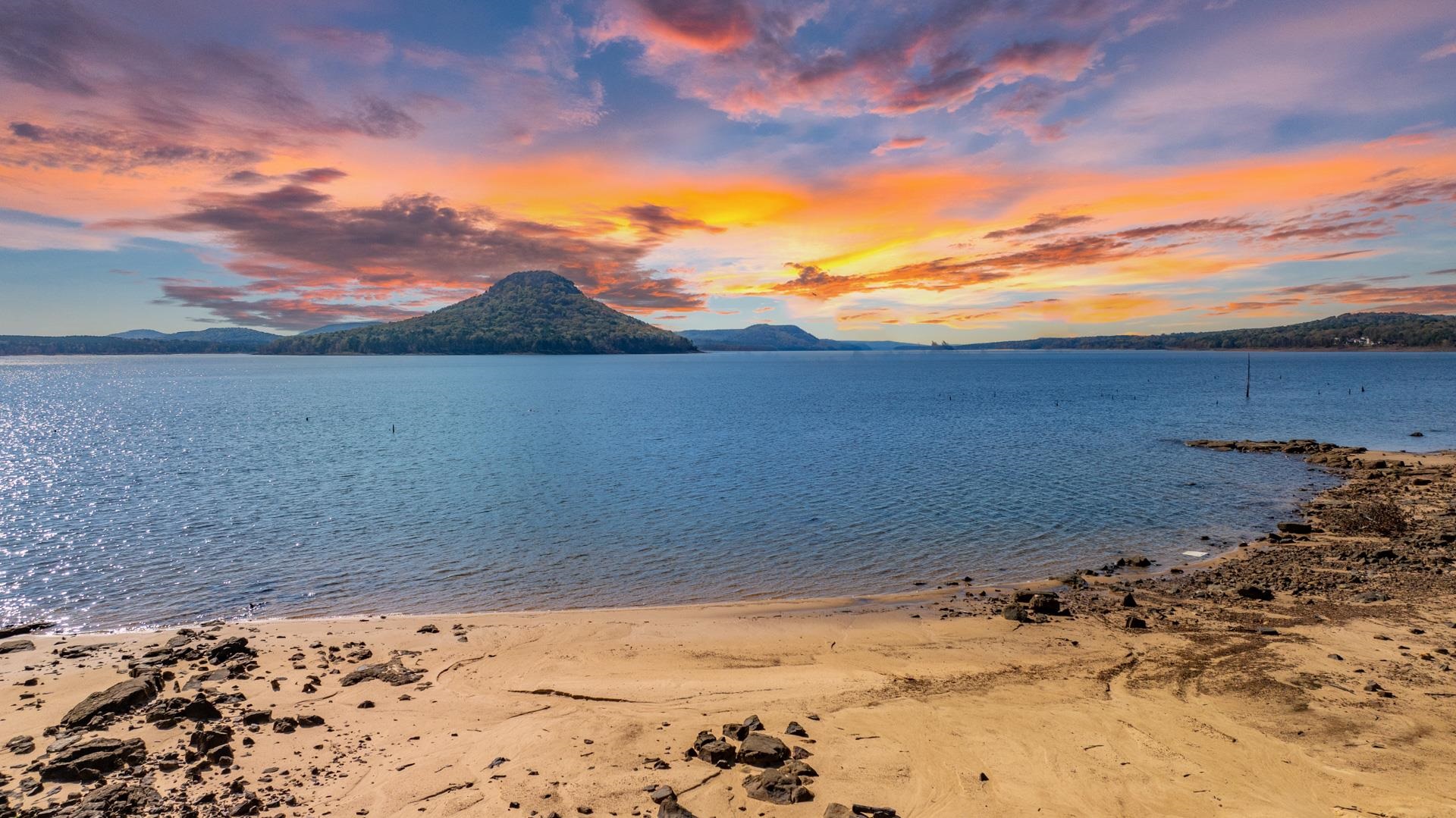 ENCHANTED PENINSULA - Residential