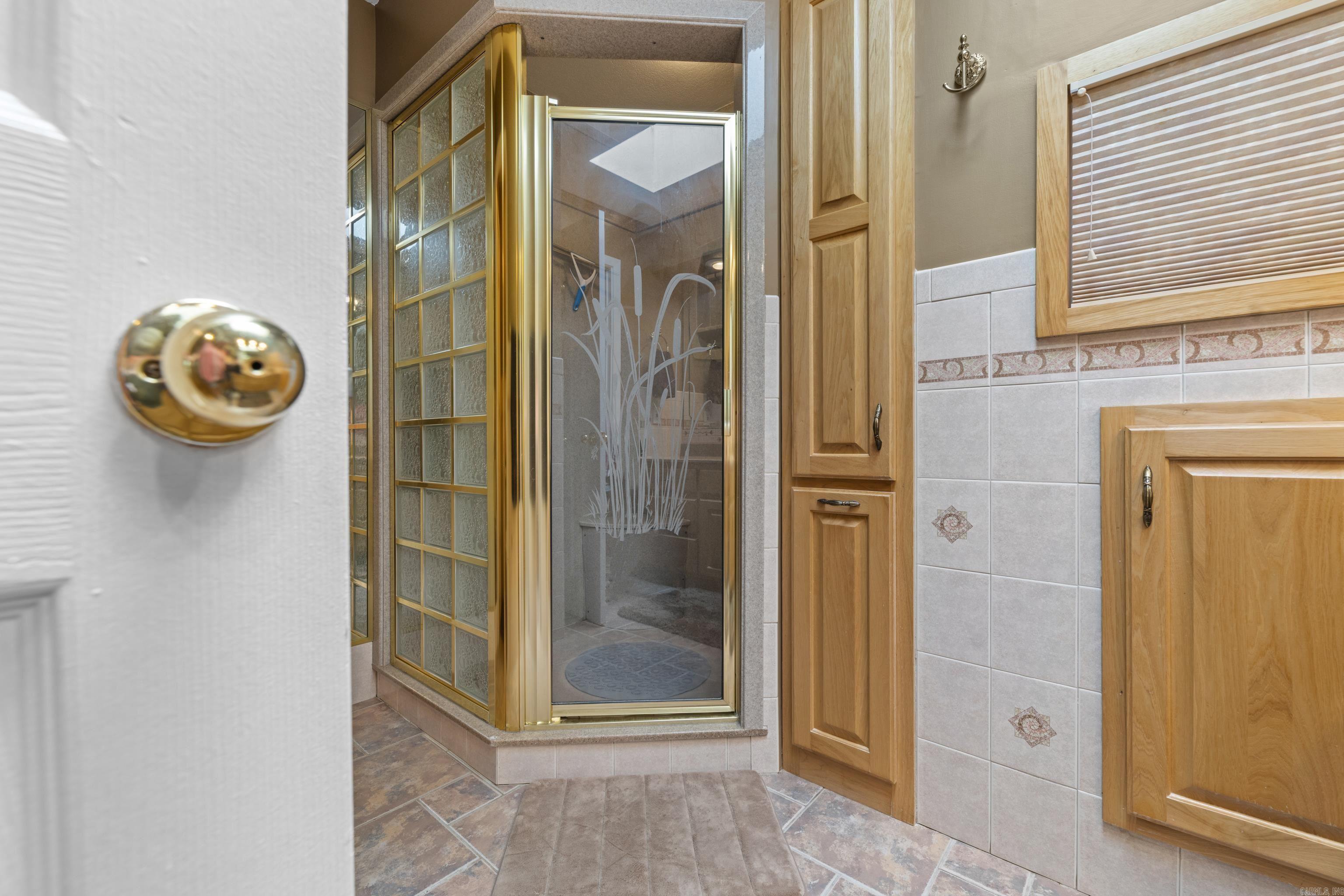 LAKE FOREST ESTATES - LAKE - Residential