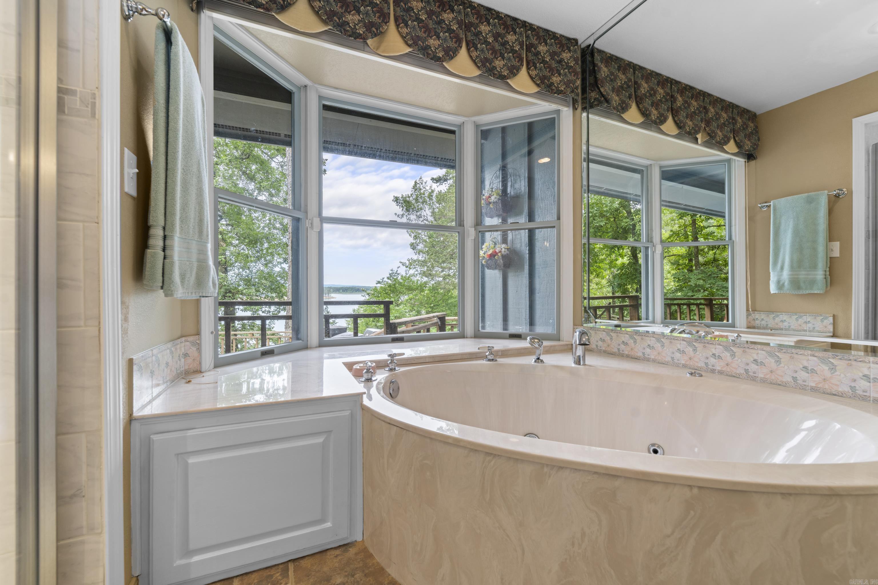 LAKE FOREST ESTATES - LAKE - Residential