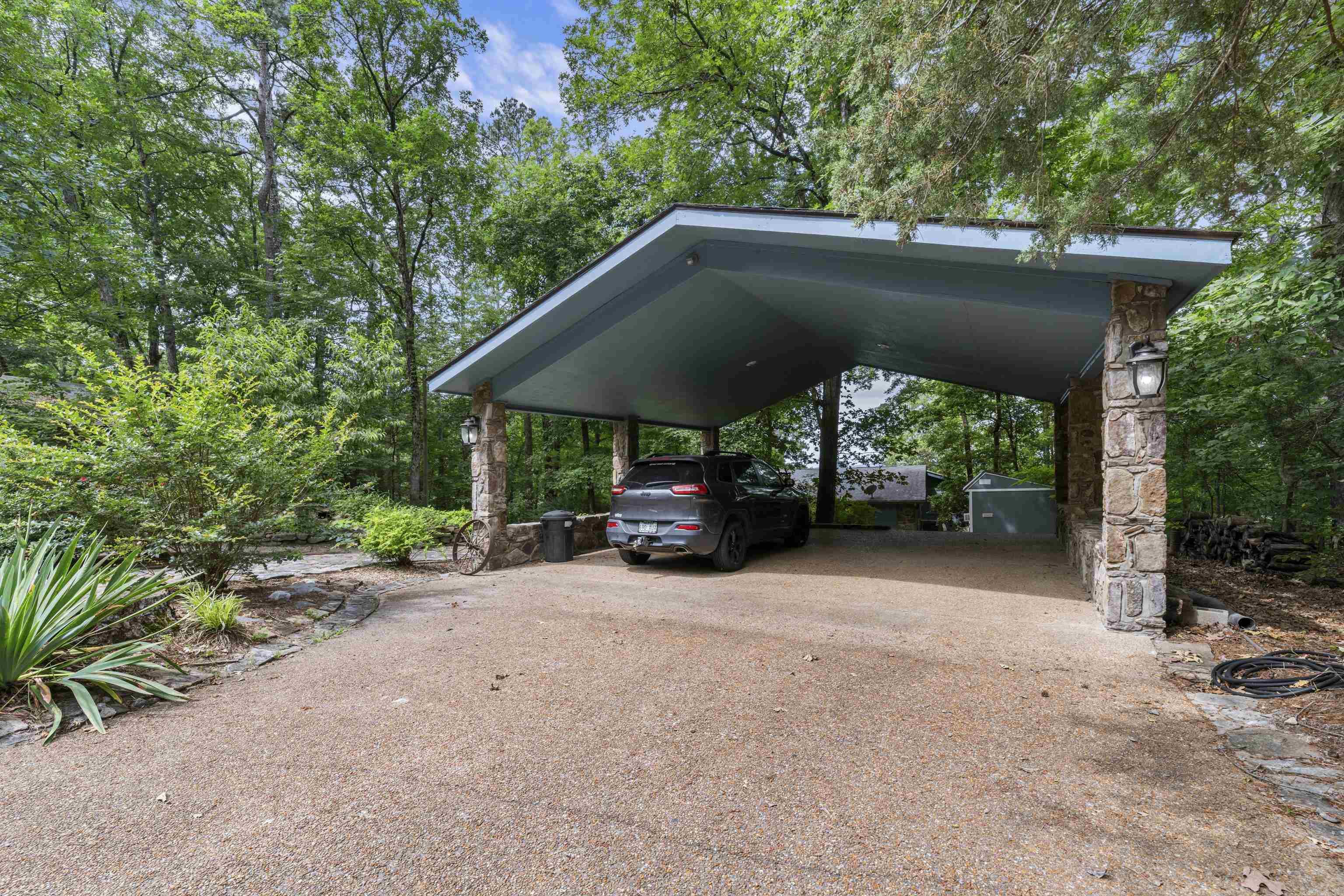 LAKE FOREST ESTATES - LAKE - Residential