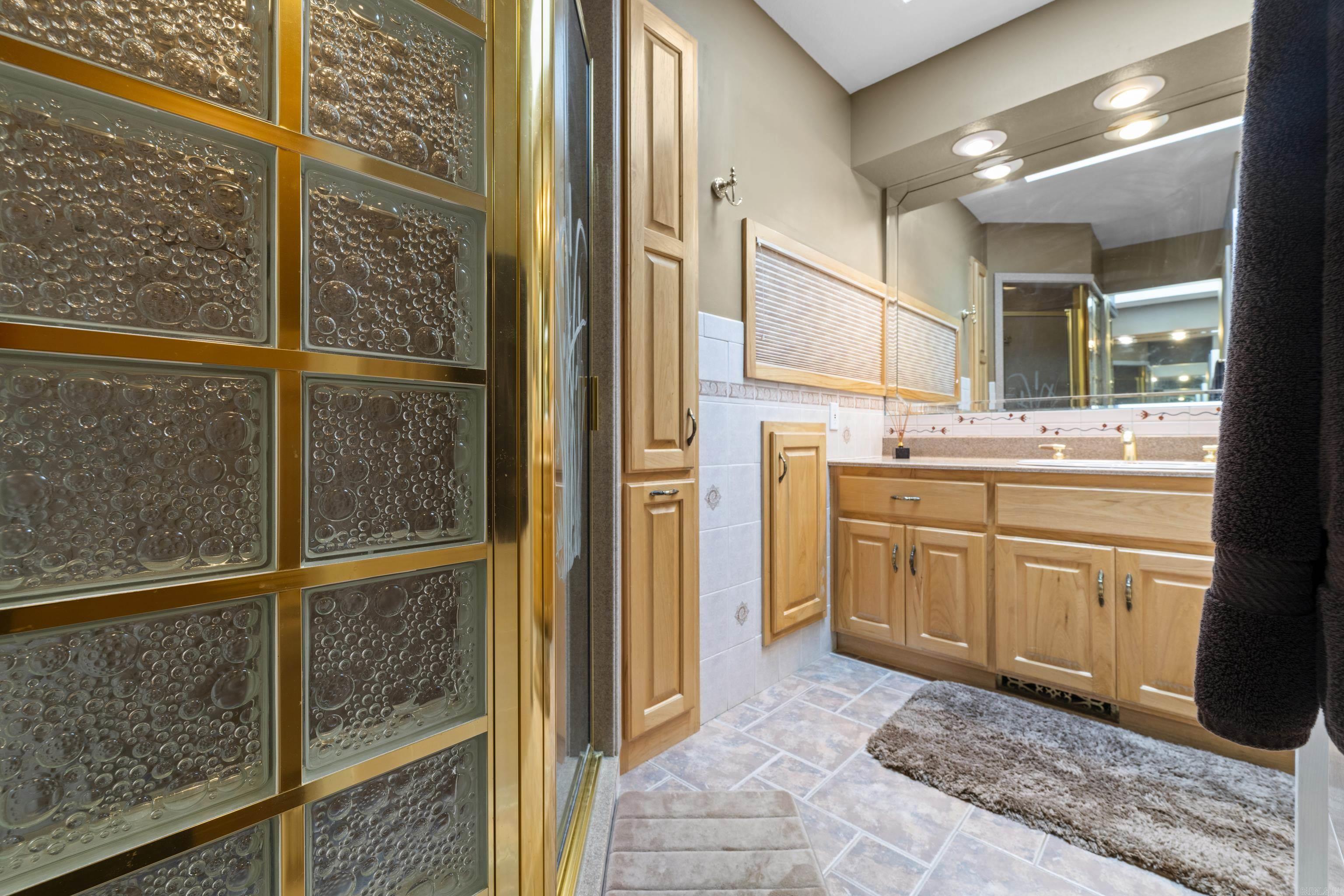 LAKE FOREST ESTATES - LAKE - Residential