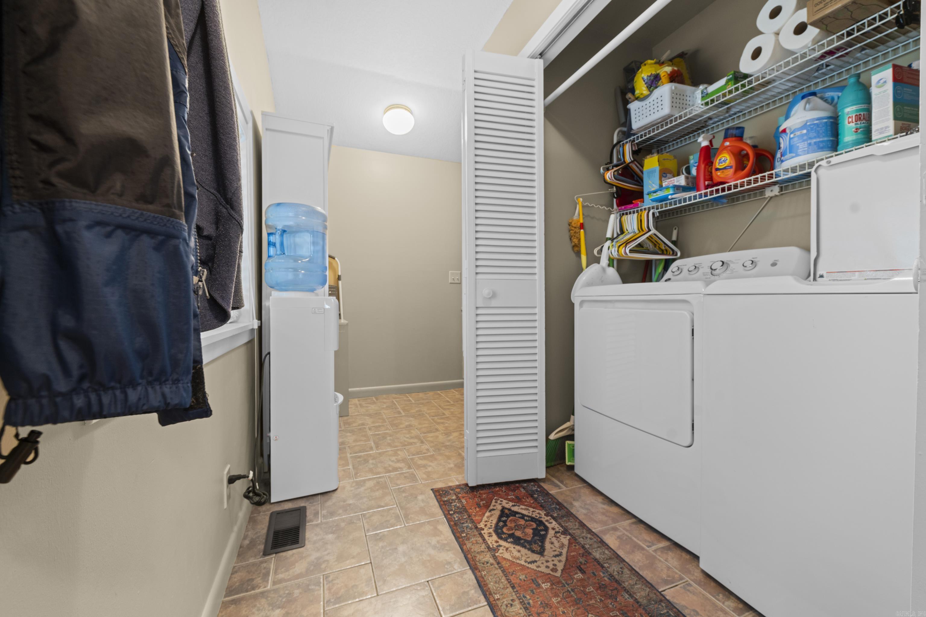 LAKE FOREST ESTATES - LAKE - Residential