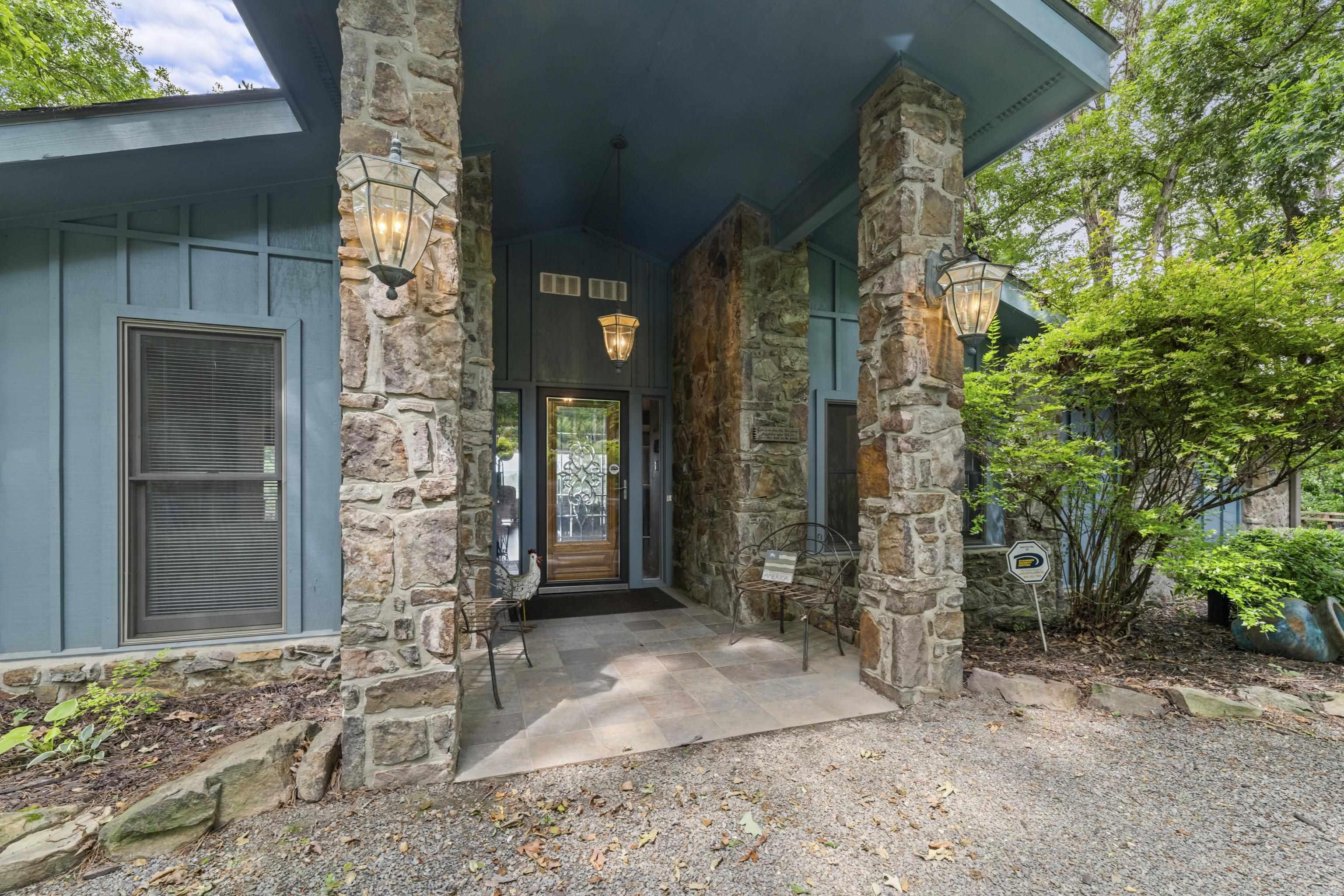 LAKE FOREST ESTATES - LAKE - Residential