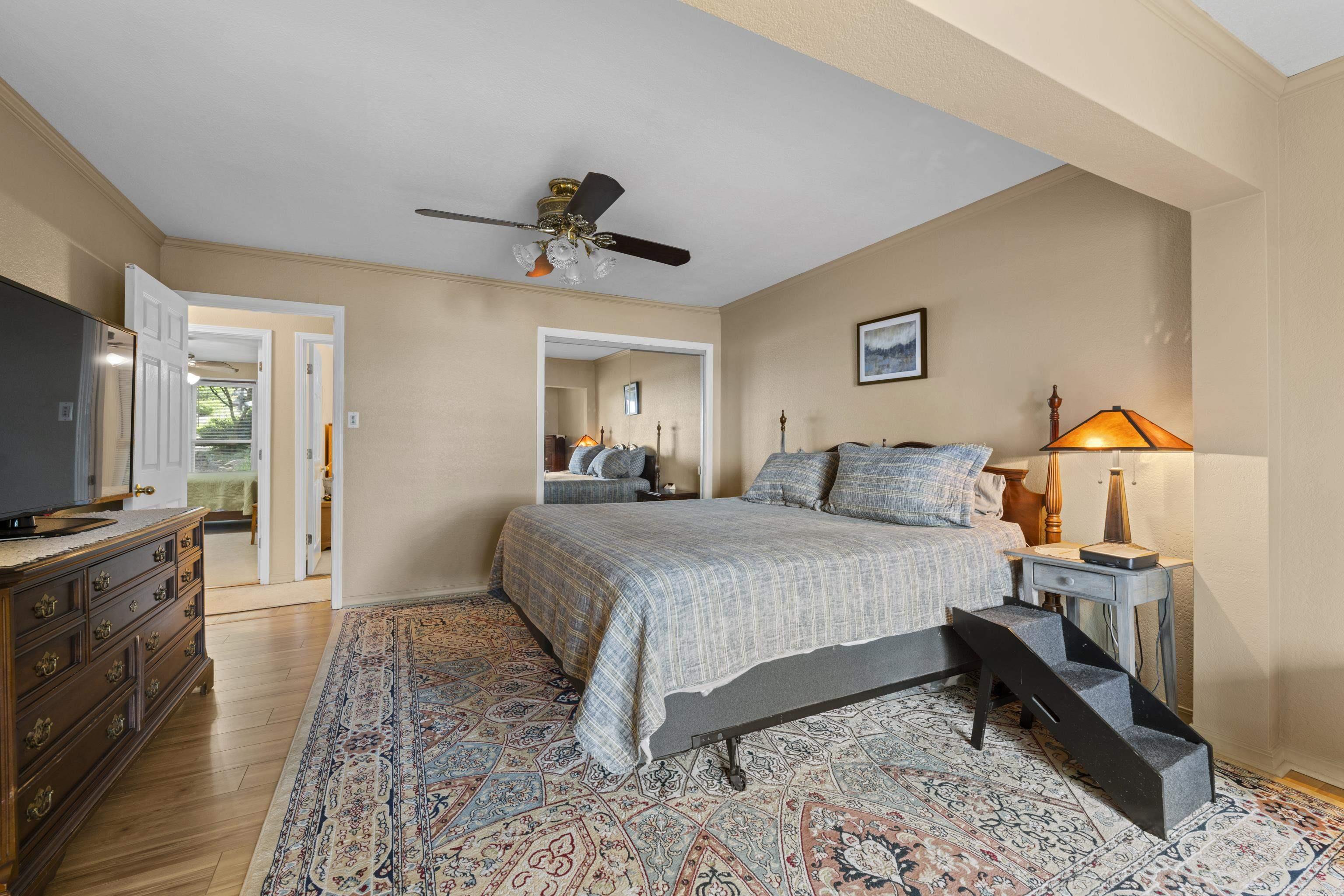 LAKE FOREST ESTATES - LAKE - Residential