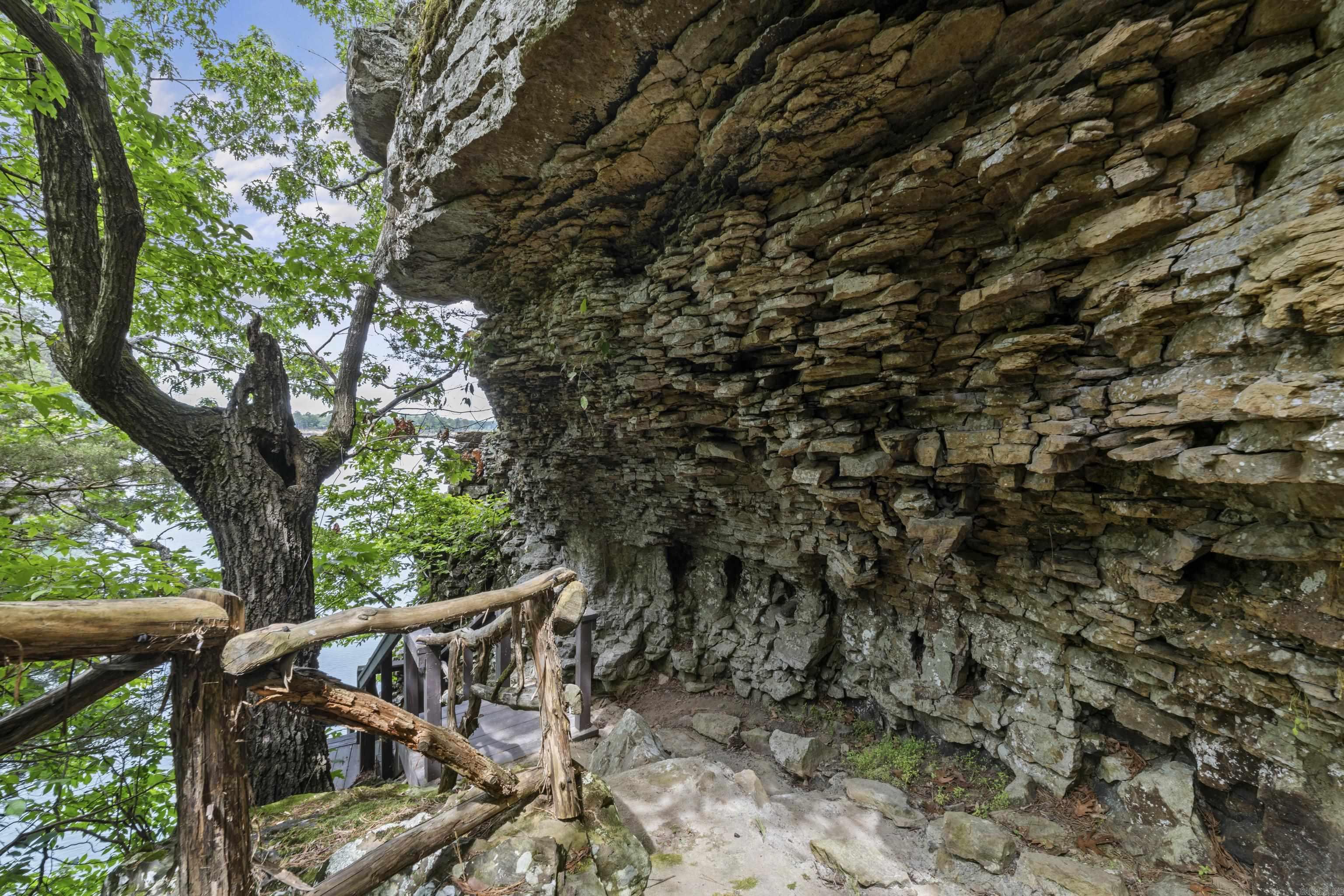 LAKE FOREST ESTATES - LAKE - Residential