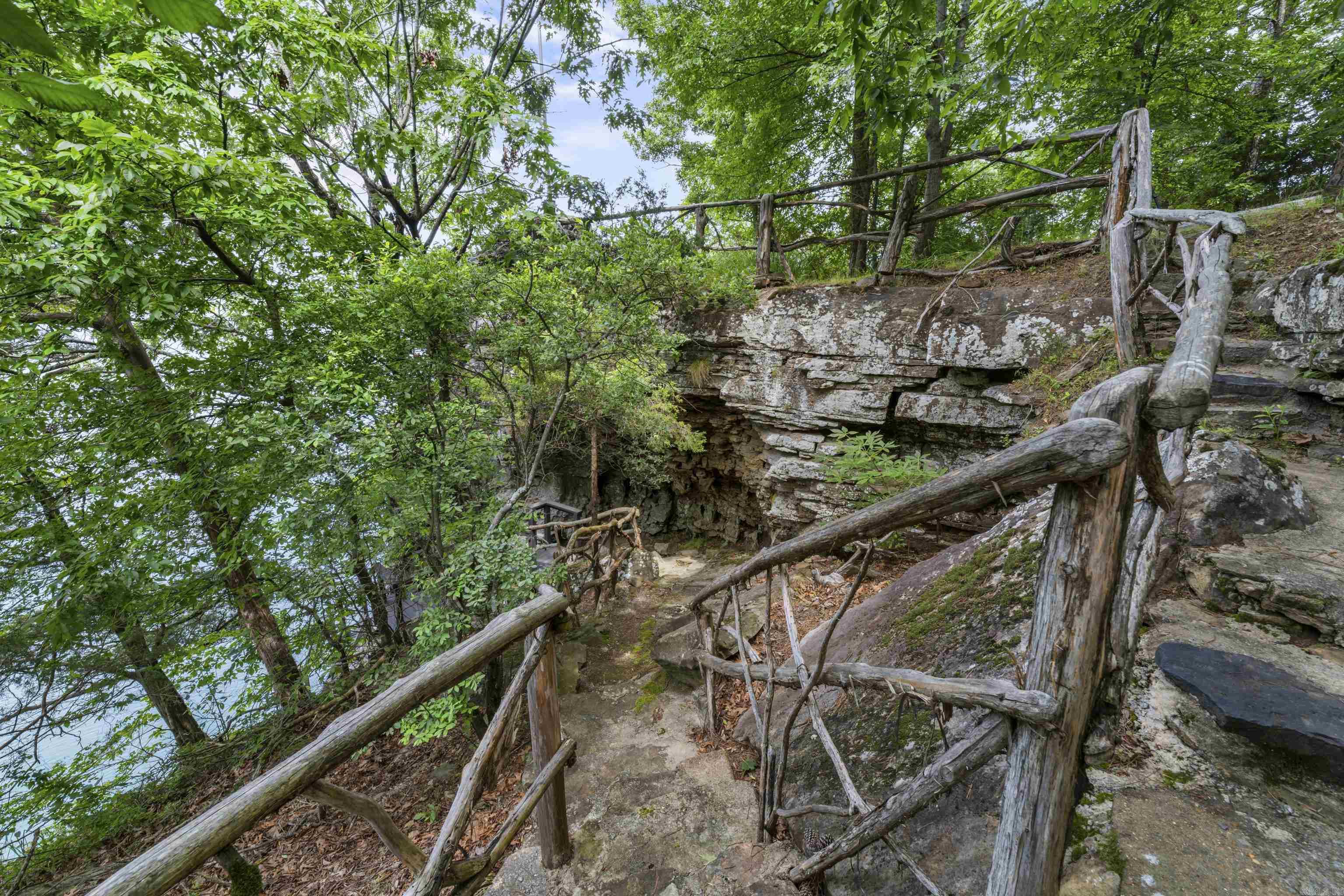 LAKE FOREST ESTATES - LAKE - Residential