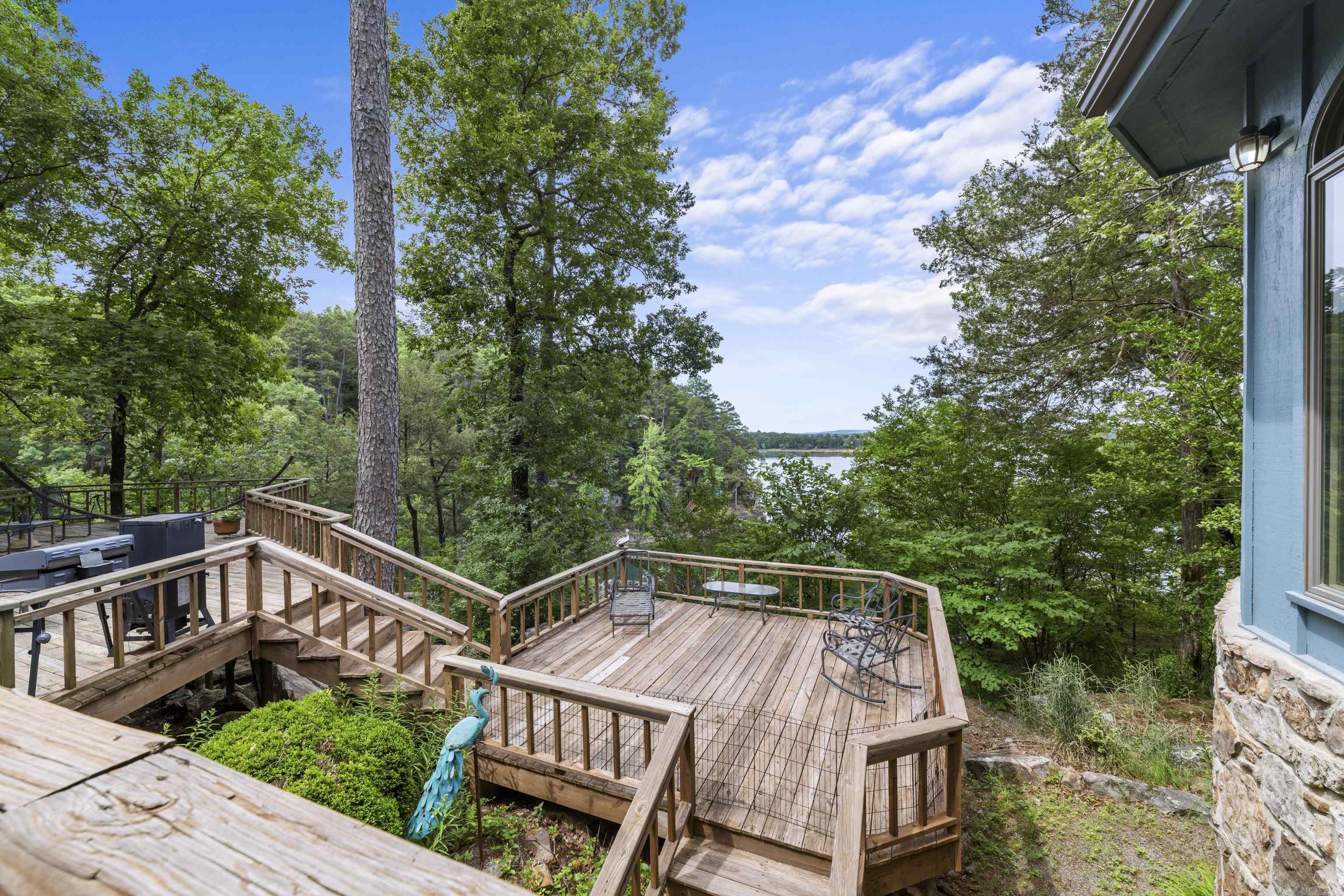 LAKE FOREST ESTATES - LAKE - Residential