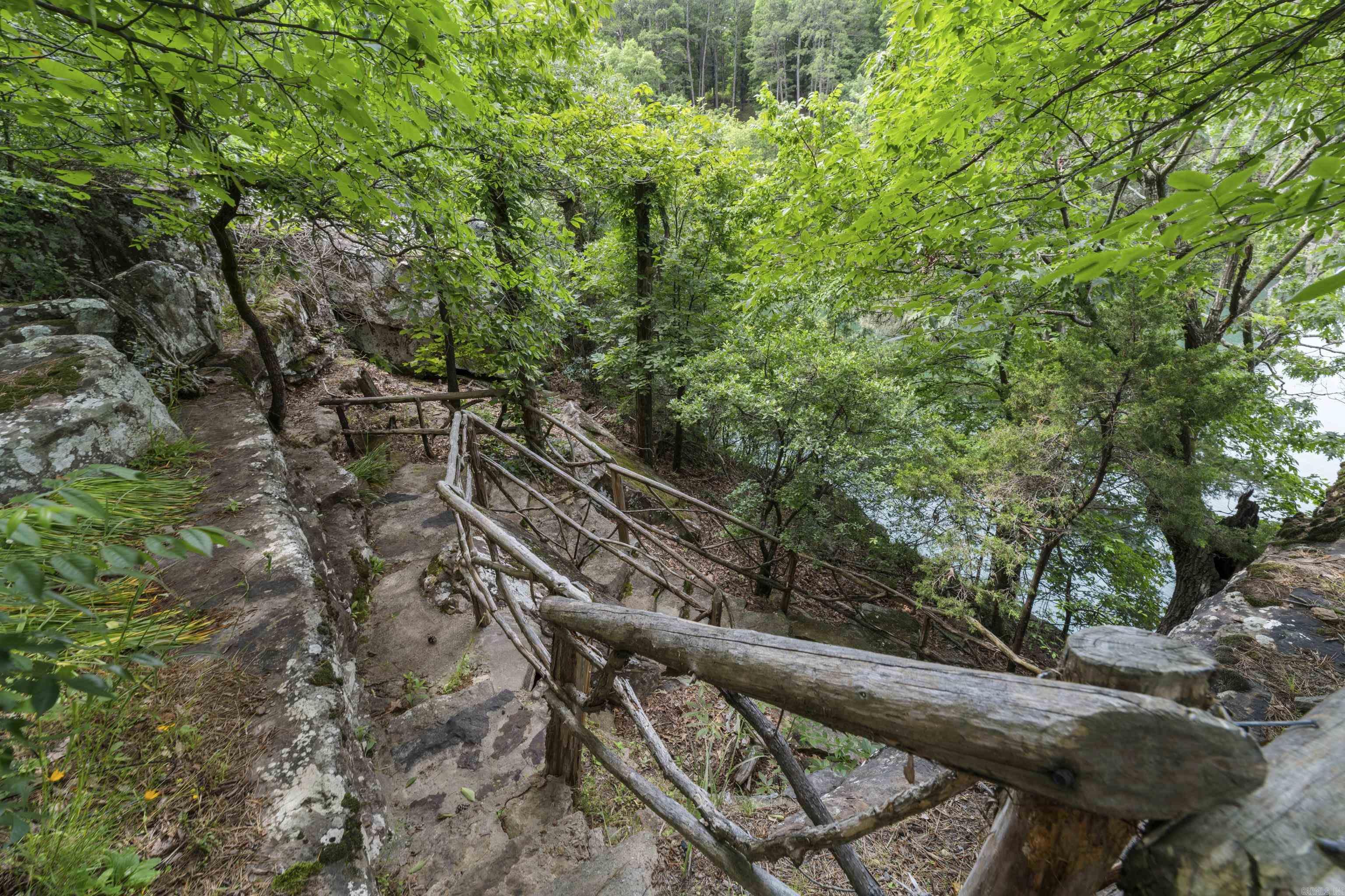 LAKE FOREST ESTATES - LAKE - Residential