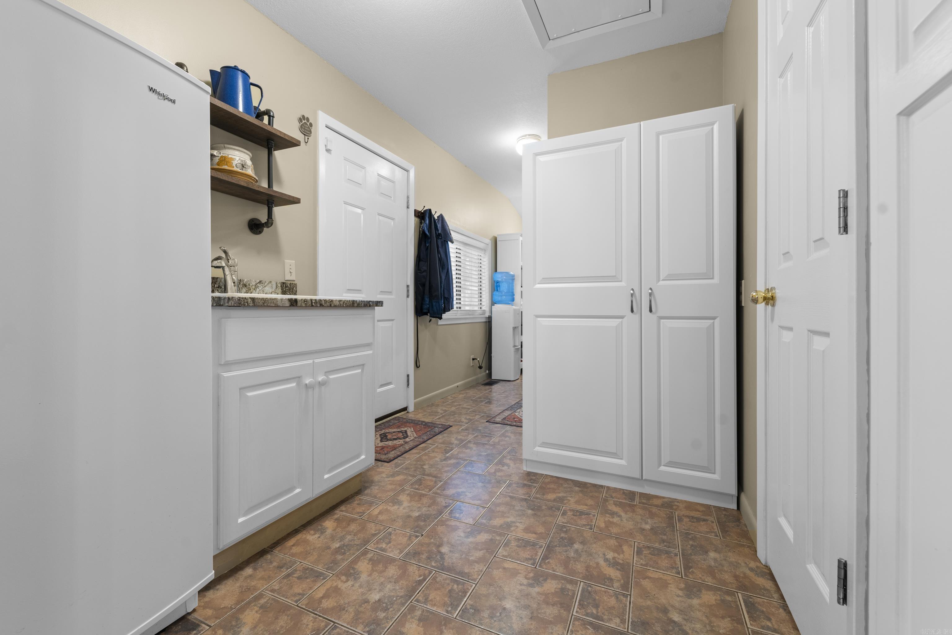 LAKE FOREST ESTATES - LAKE - Residential