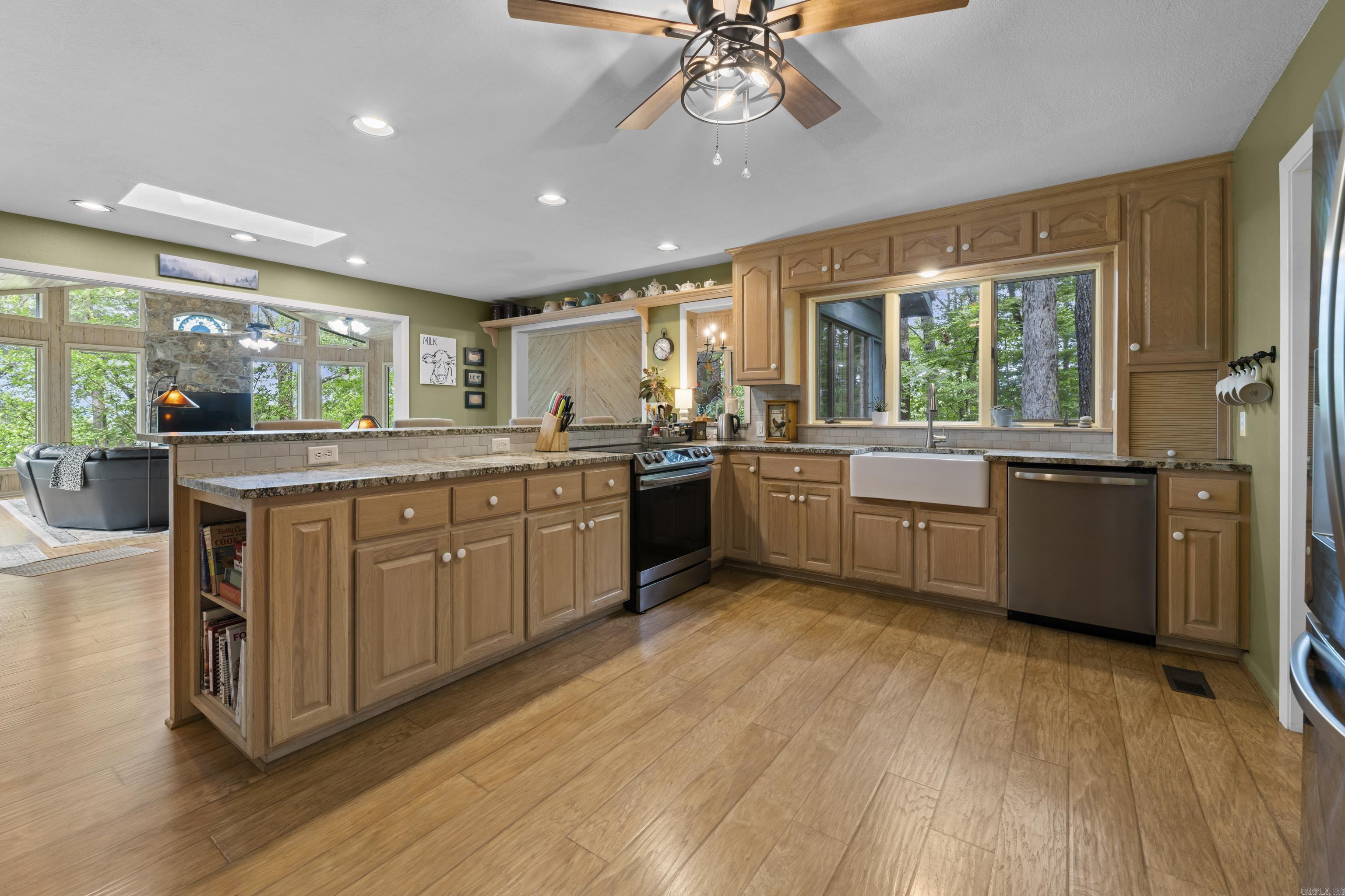 LAKE FOREST ESTATES - LAKE - Residential