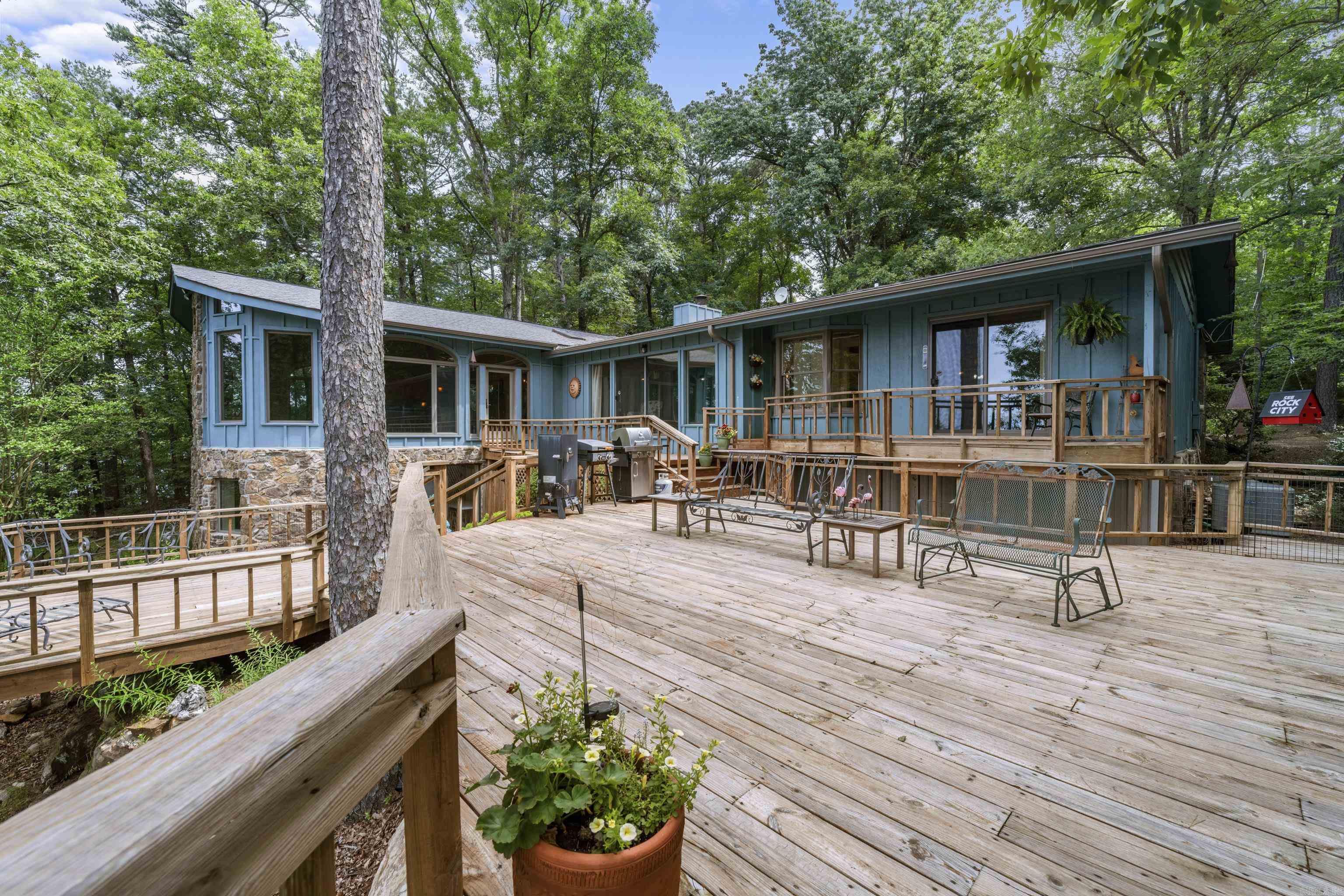 LAKE FOREST ESTATES - LAKE - Residential