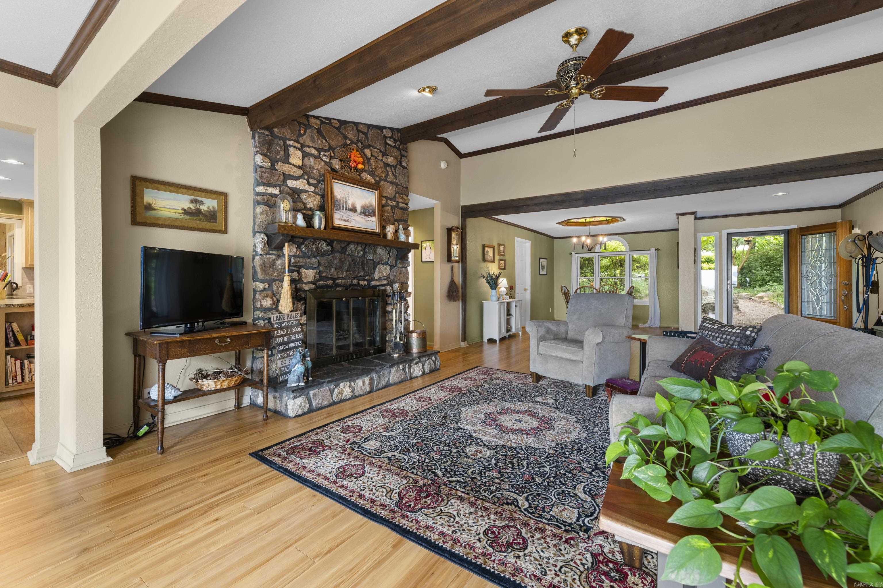 LAKE FOREST ESTATES - LAKE - Residential