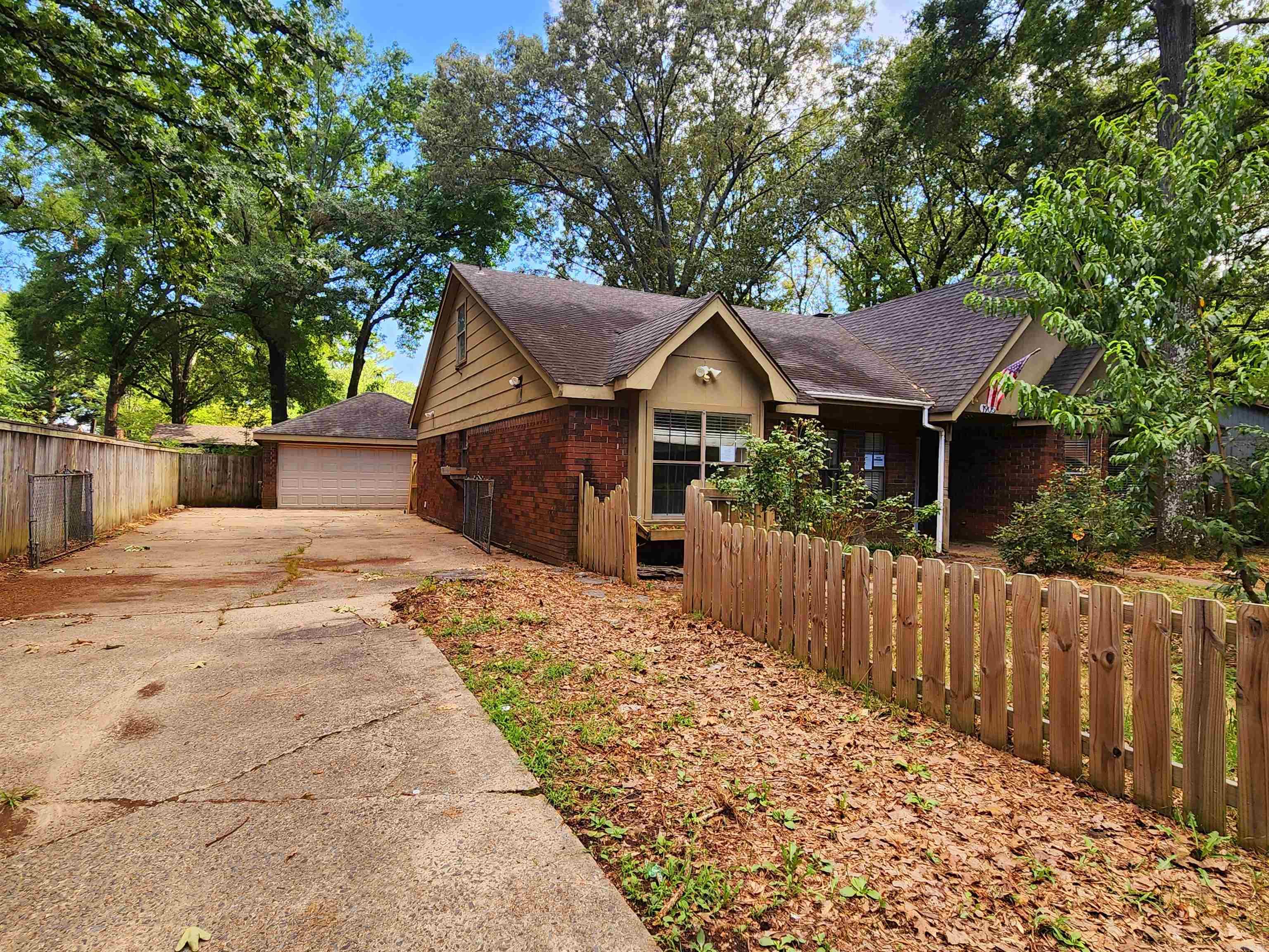 CREEKWOOD - Residential