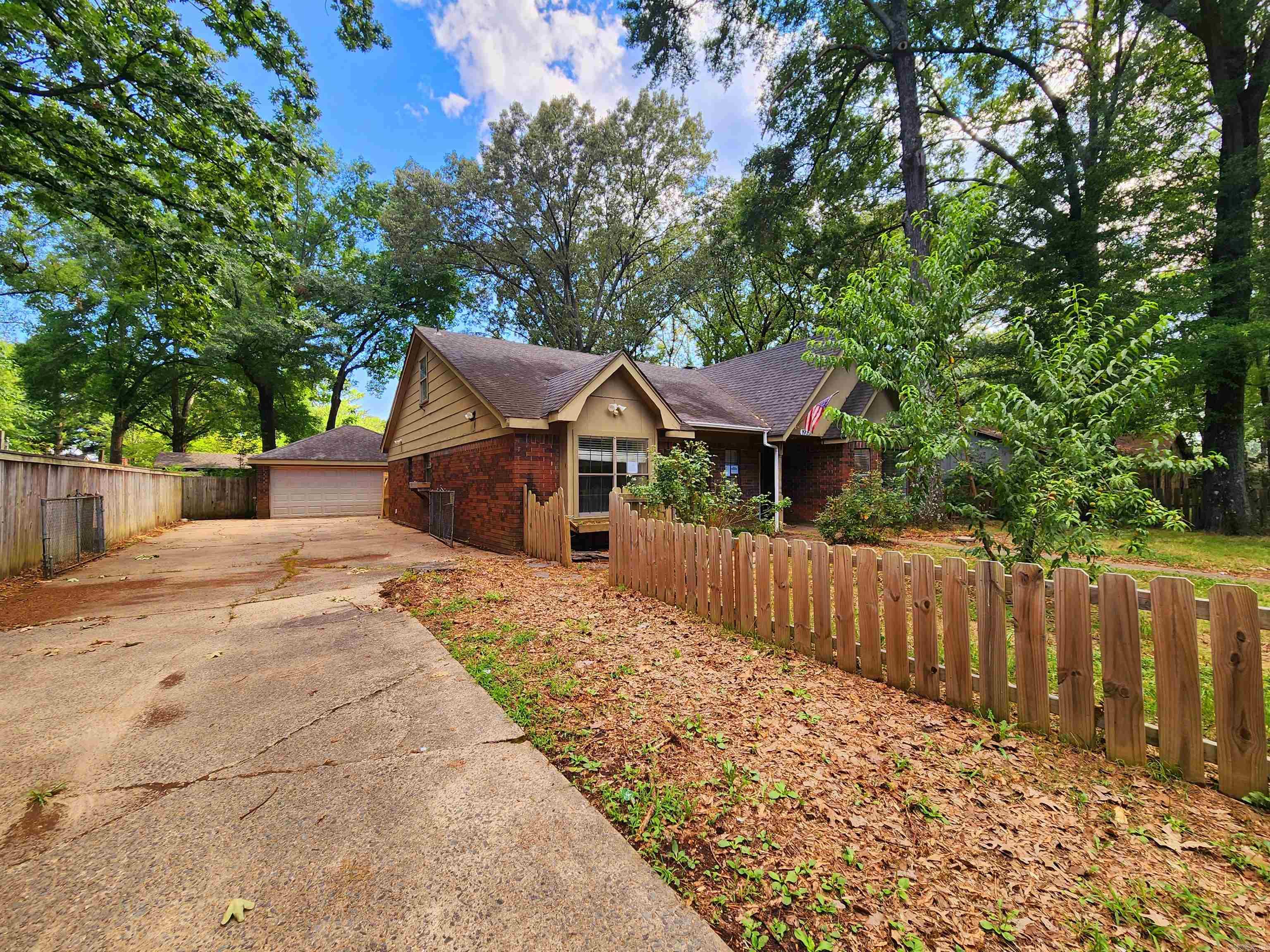 CREEKWOOD - Residential