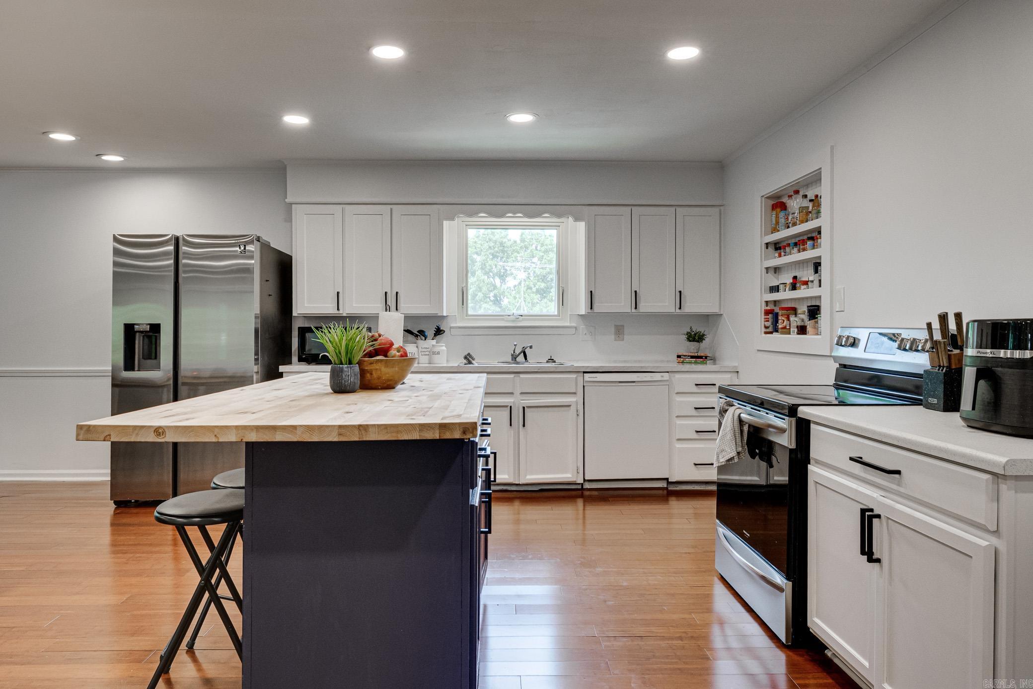 LEAWOOD MTN - Residential