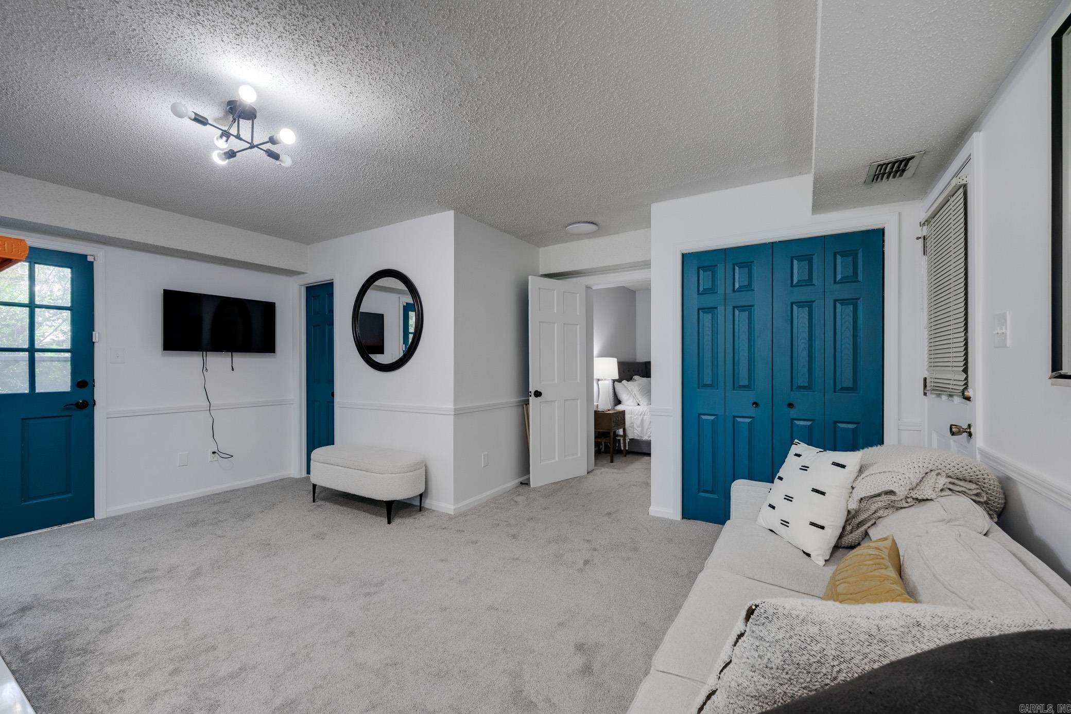 LEAWOOD MTN - Residential