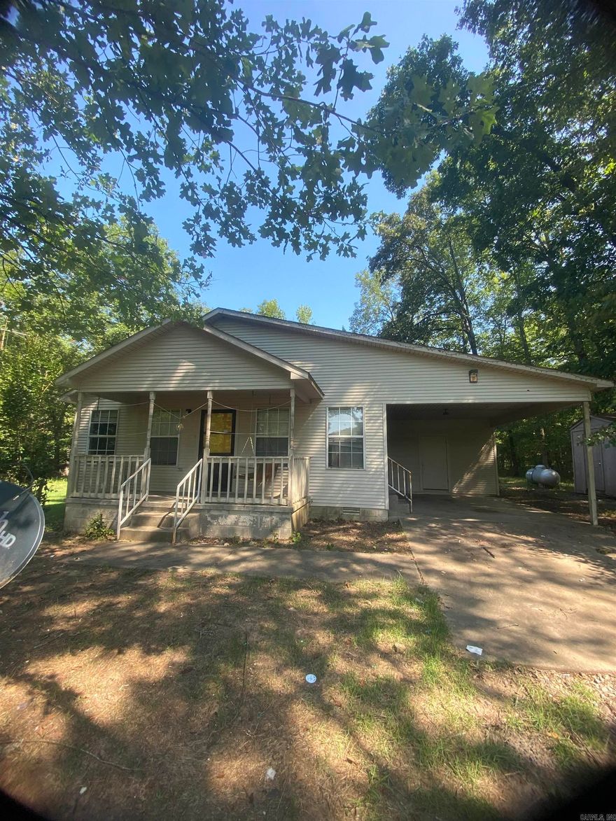 Country living in a 2 bed 1.5 bathroom home. *Agent remarks