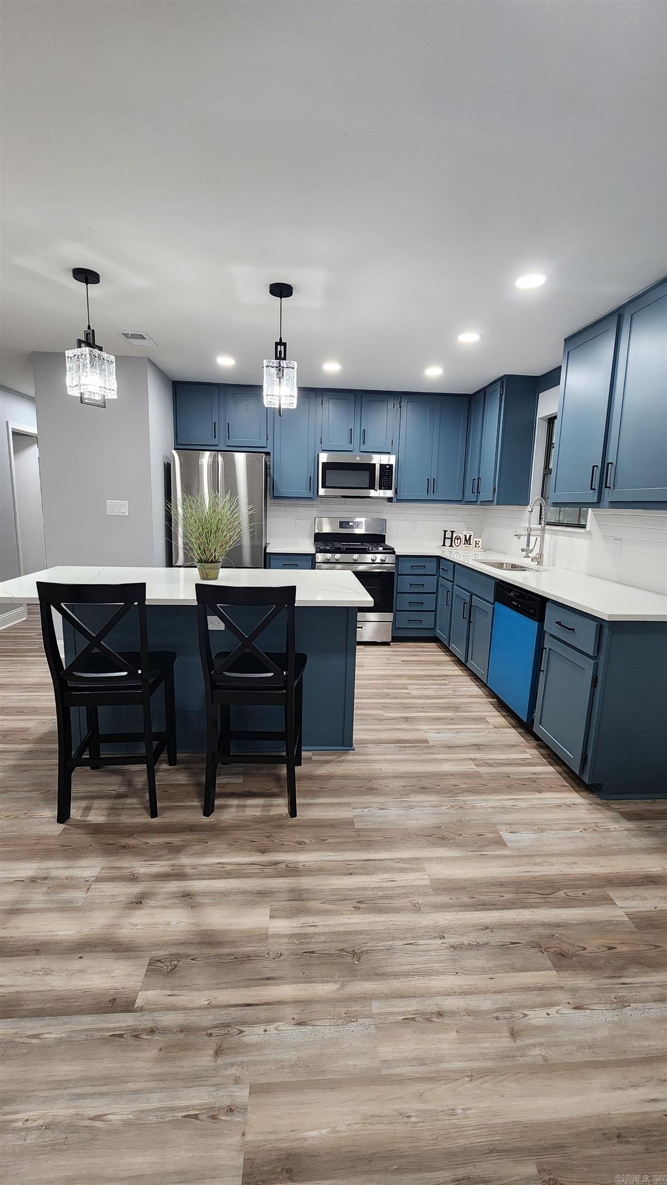 HOLLYWOOD HEIGHTS - Residential