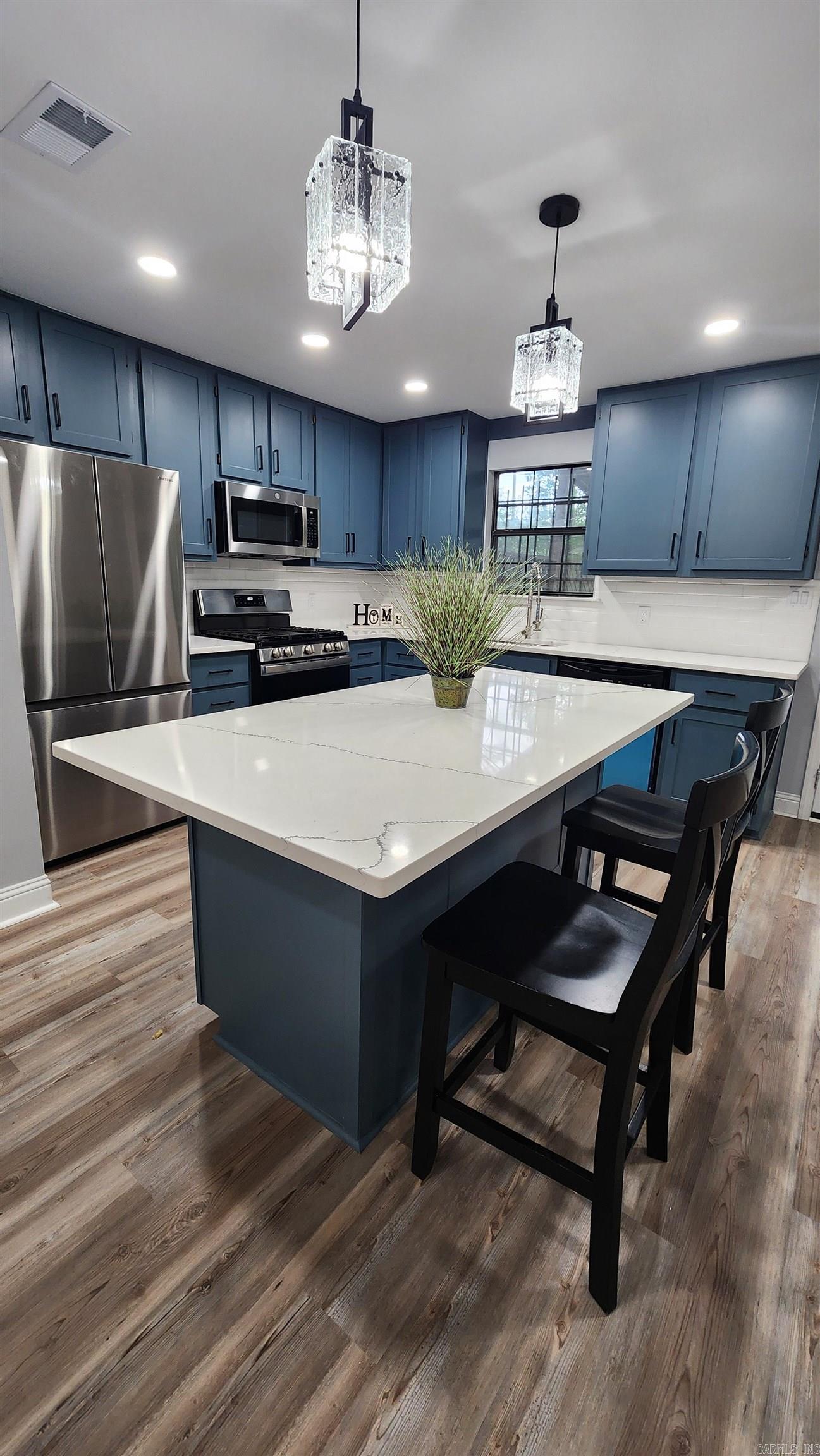 HOLLYWOOD HEIGHTS - Residential