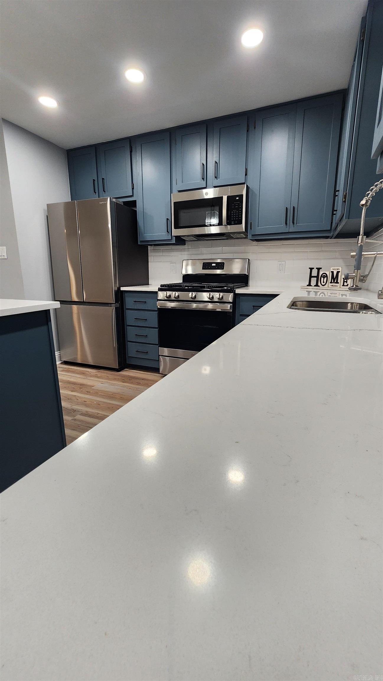 HOLLYWOOD HEIGHTS - Residential