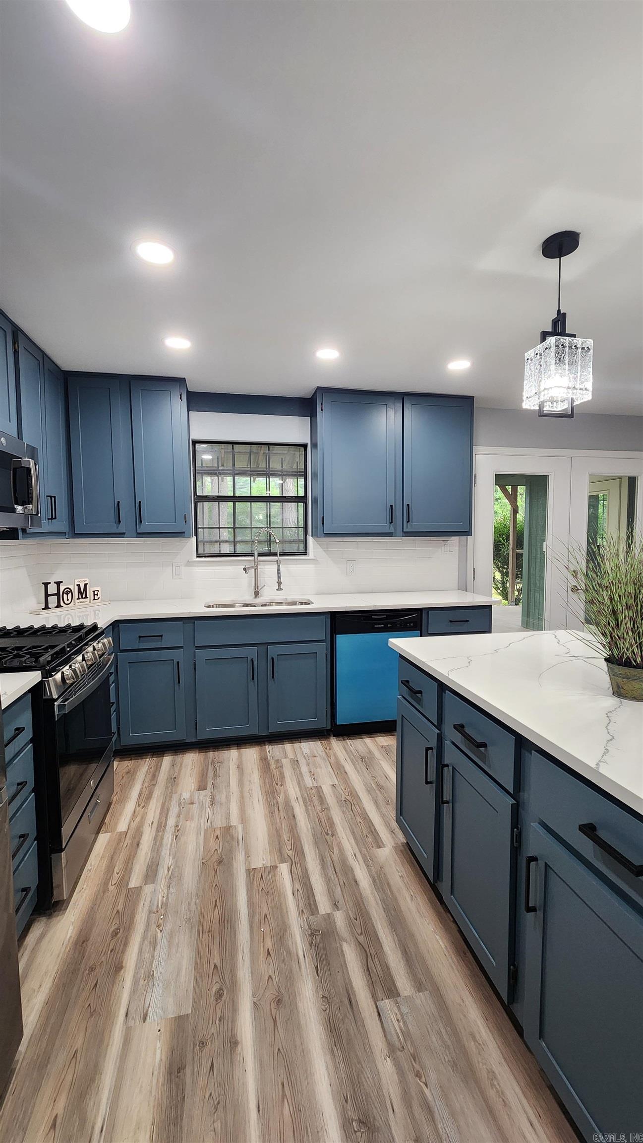 HOLLYWOOD HEIGHTS - Residential