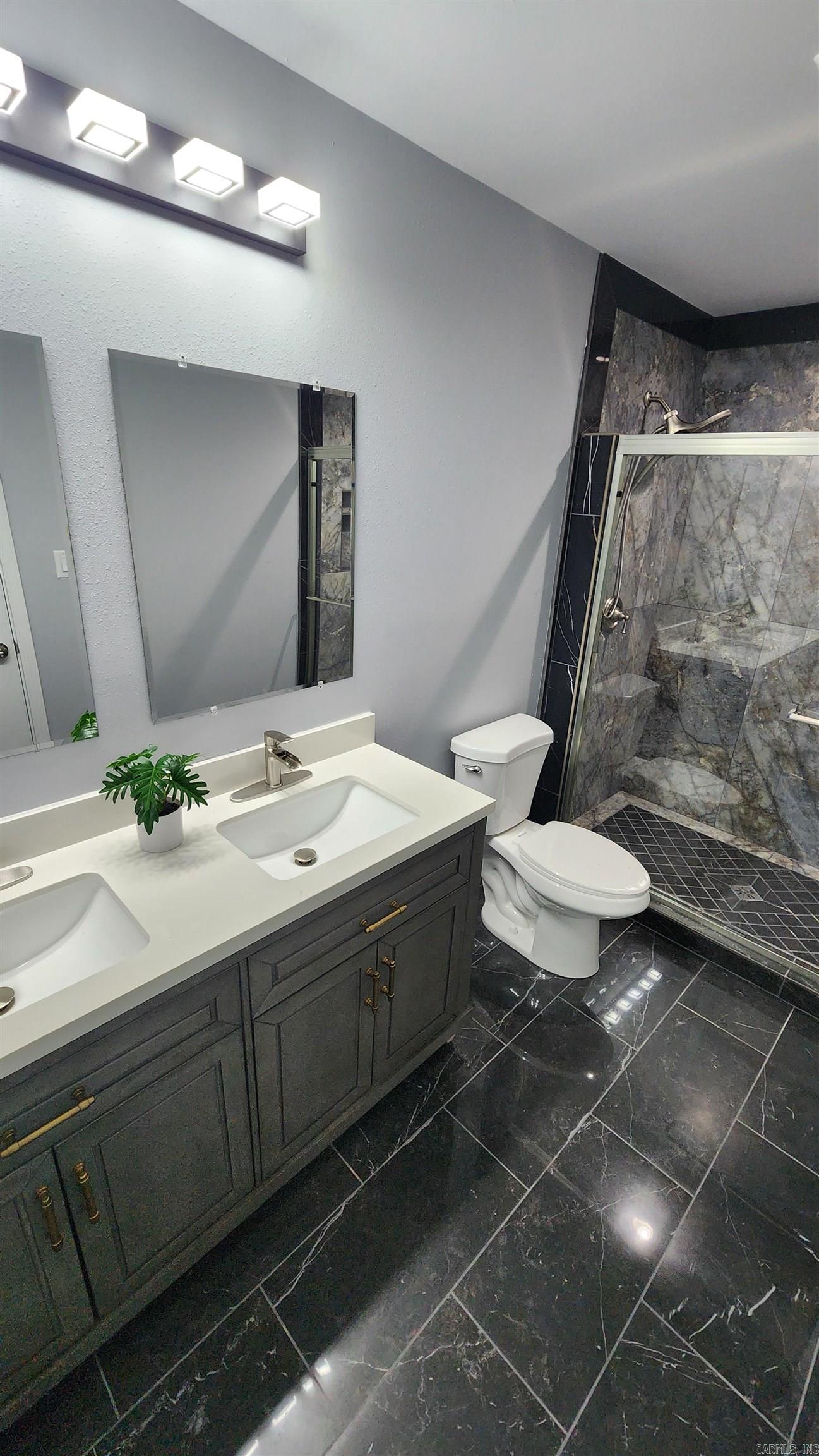 HOLLYWOOD HEIGHTS - Residential