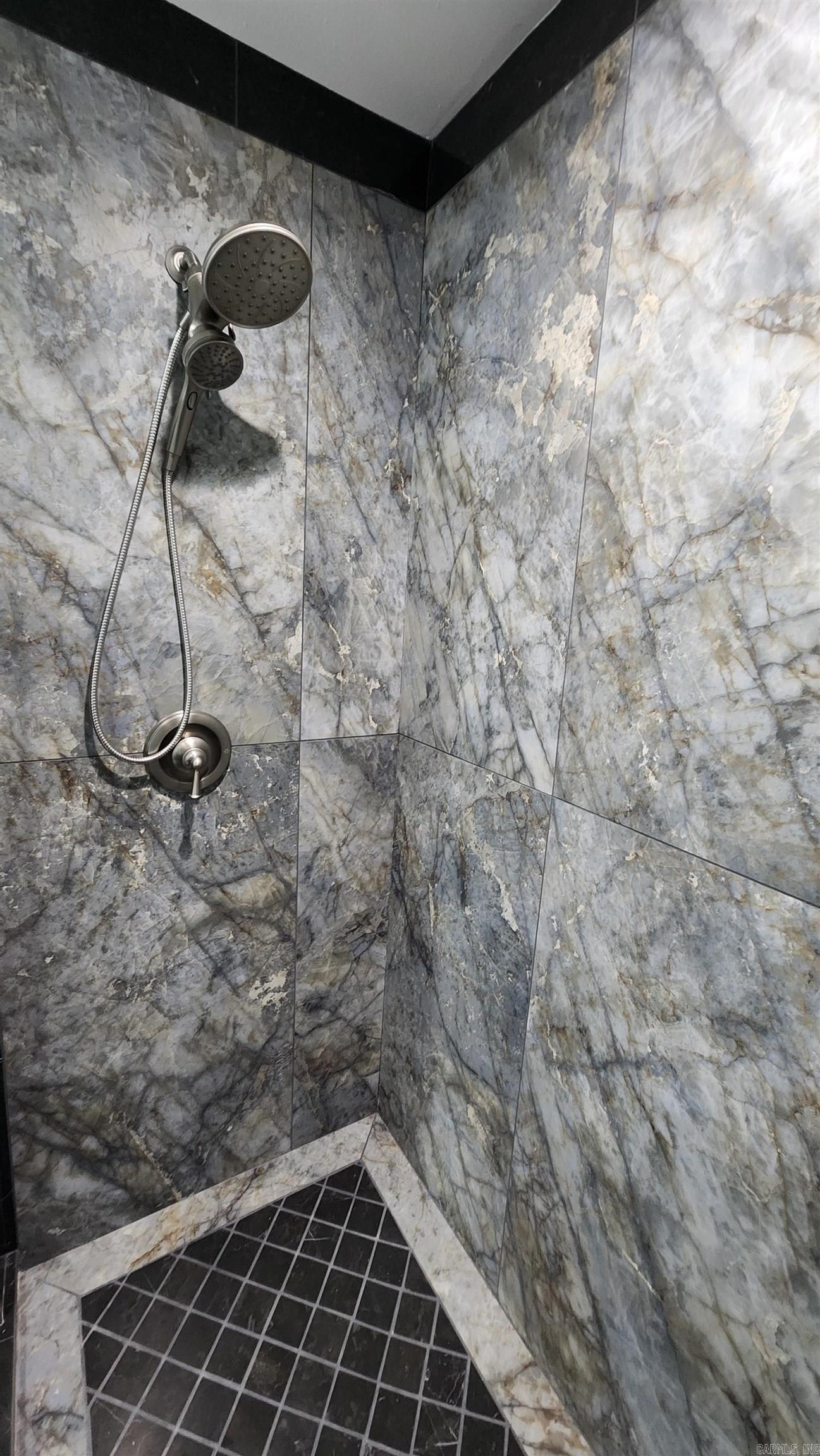 HOLLYWOOD HEIGHTS - Residential