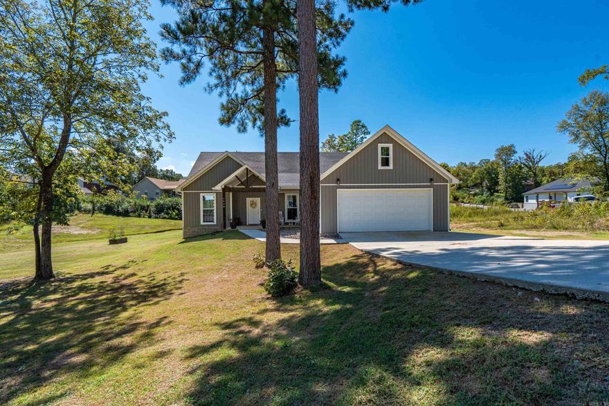 Beautiful one level Craftsman Style home on a 1/2 acre in the Hidden Forest Subdivision  This 3 Bedroom, 2.5 bath home has an open floorplan, large kichen with lots of cabinet space and beautiful natural light through out the home. The primary suite is complete with a spacious bathroom, and large walk in closet that connects to the laundry room. Two other bedrooms and a full bath are on the other side of the home. Relax on the nice covered back patio over looking the large lot. Beautiful finishes throughout. Lake Hamilton area. Come see today! The cleared lot to the left can be purchased in addition. *See Agent Remarks*.